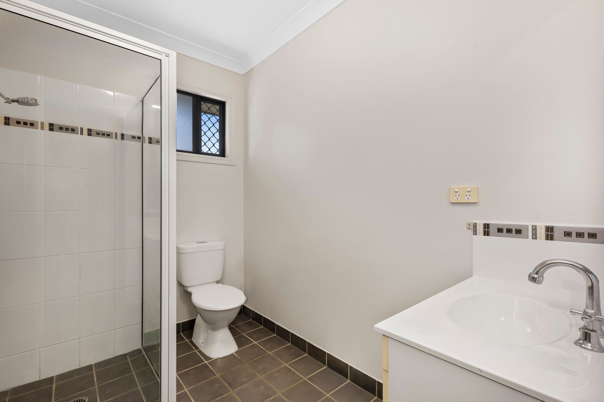 25 Summerland Drive — photo 7 of 10