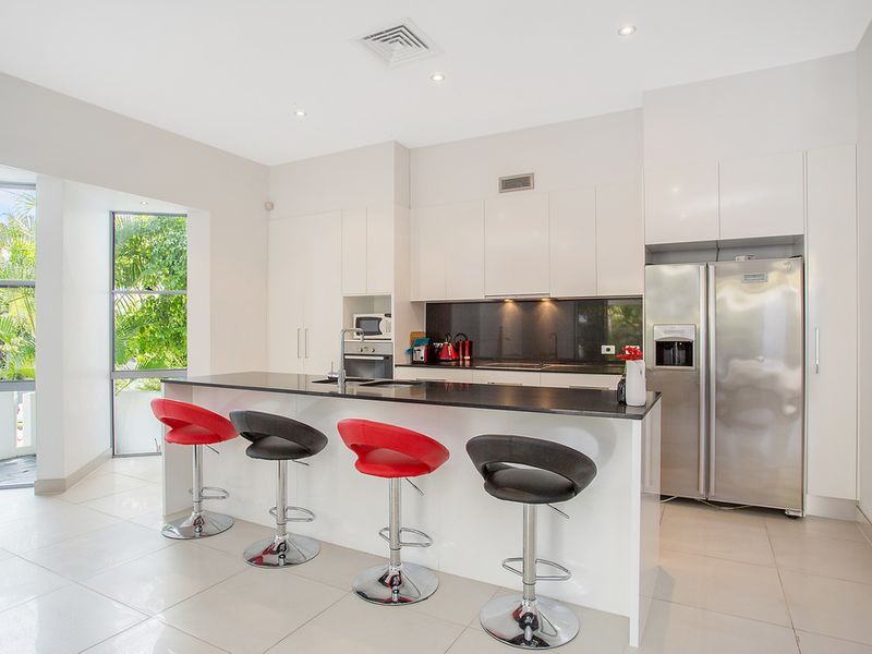 83 Pohlman Street, Southport, QLD 4215