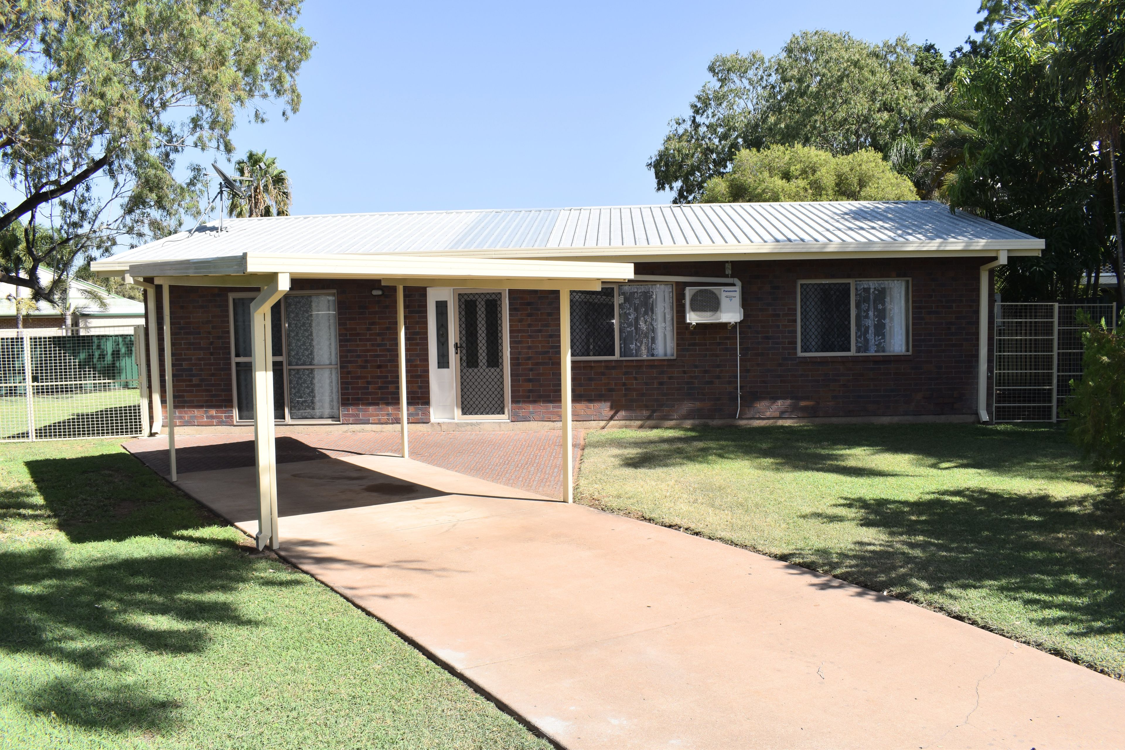 34 Dawn Crescent, Emerald QLD 4720