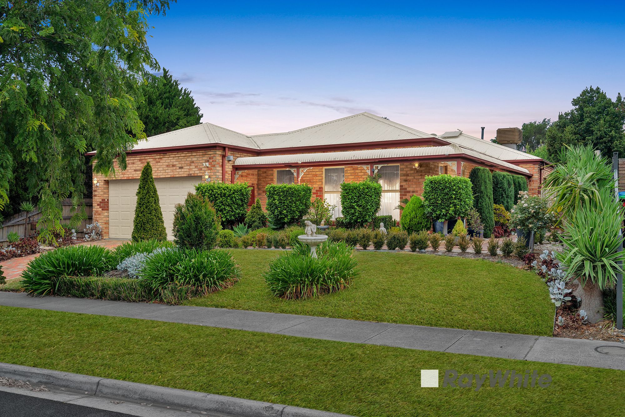 16 Evergold Close, Narre Warren South VIC 3805
