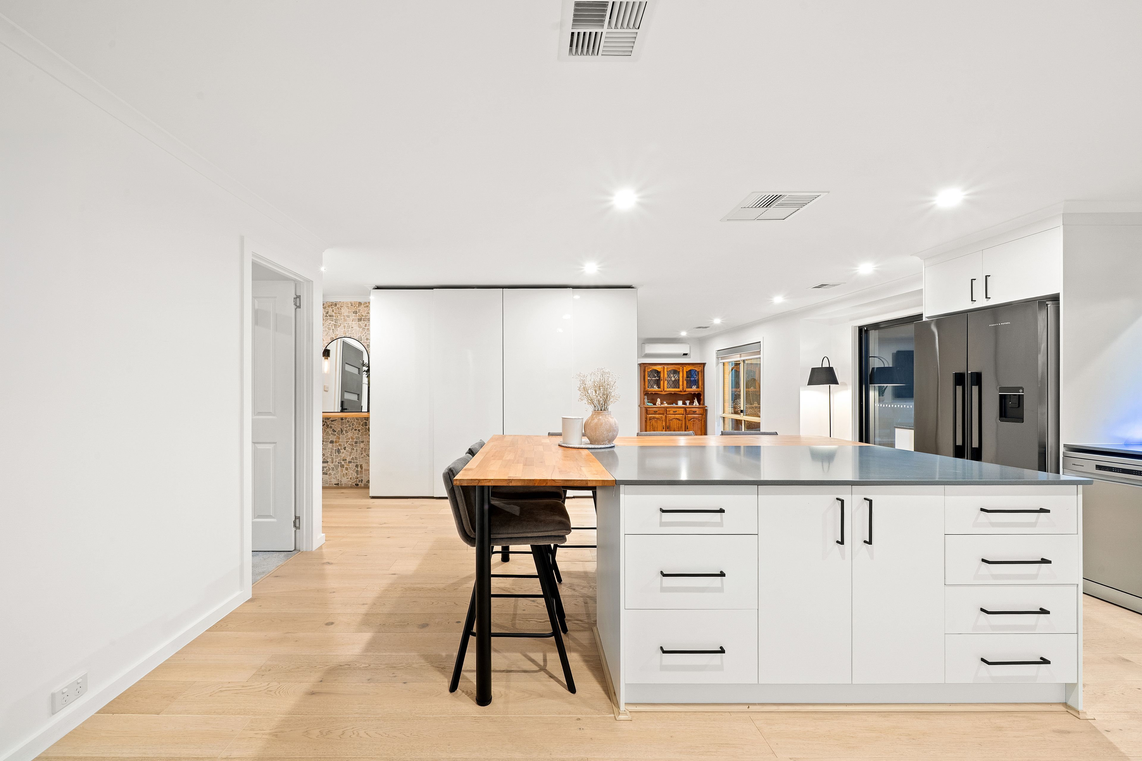 2 Jane Sutherland Street — photo 8 of 26