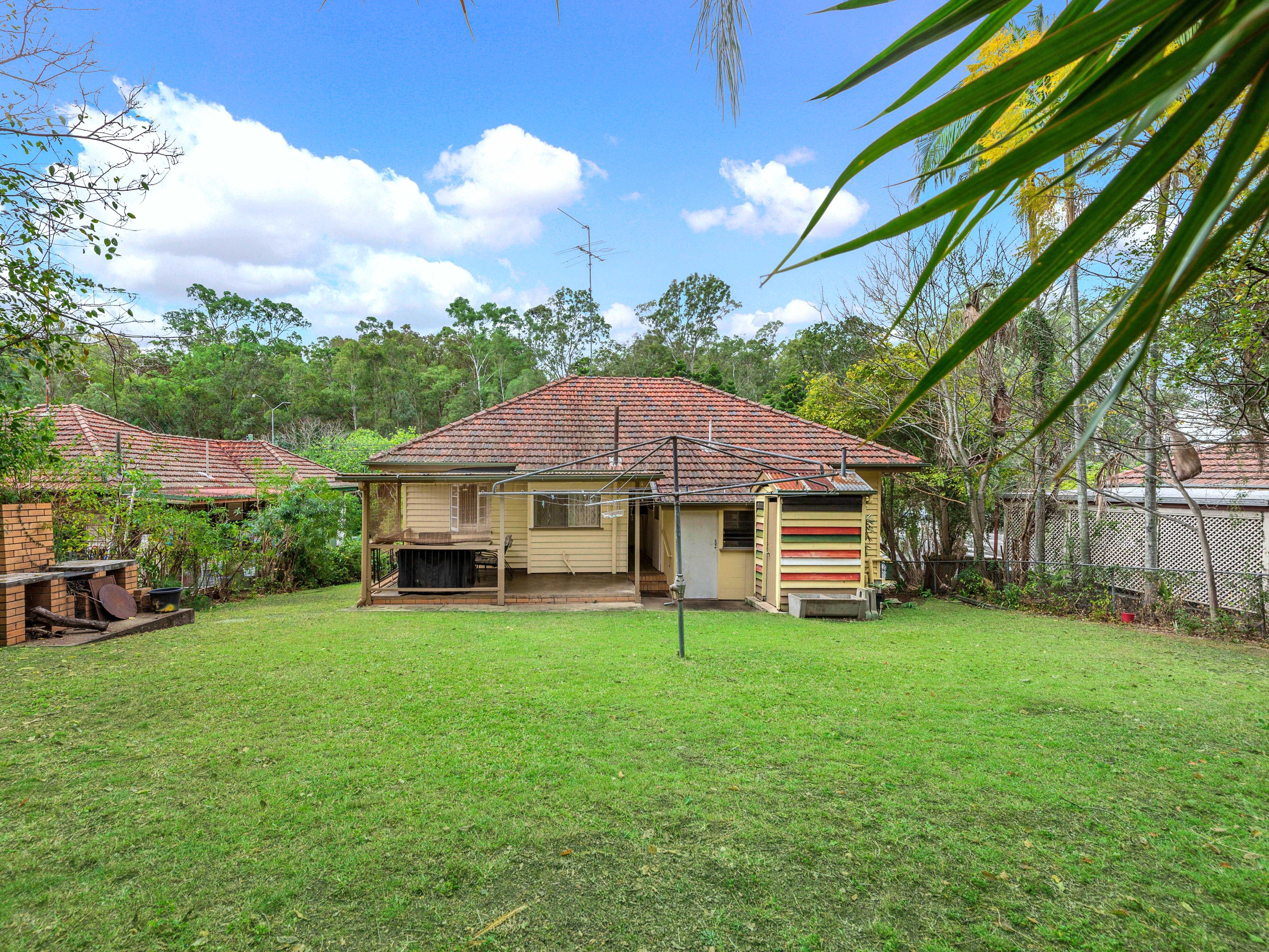 8 Warburton Street, Bardon, QLD 4065