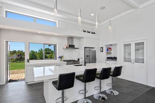 43 Bradley Avenue photo 3