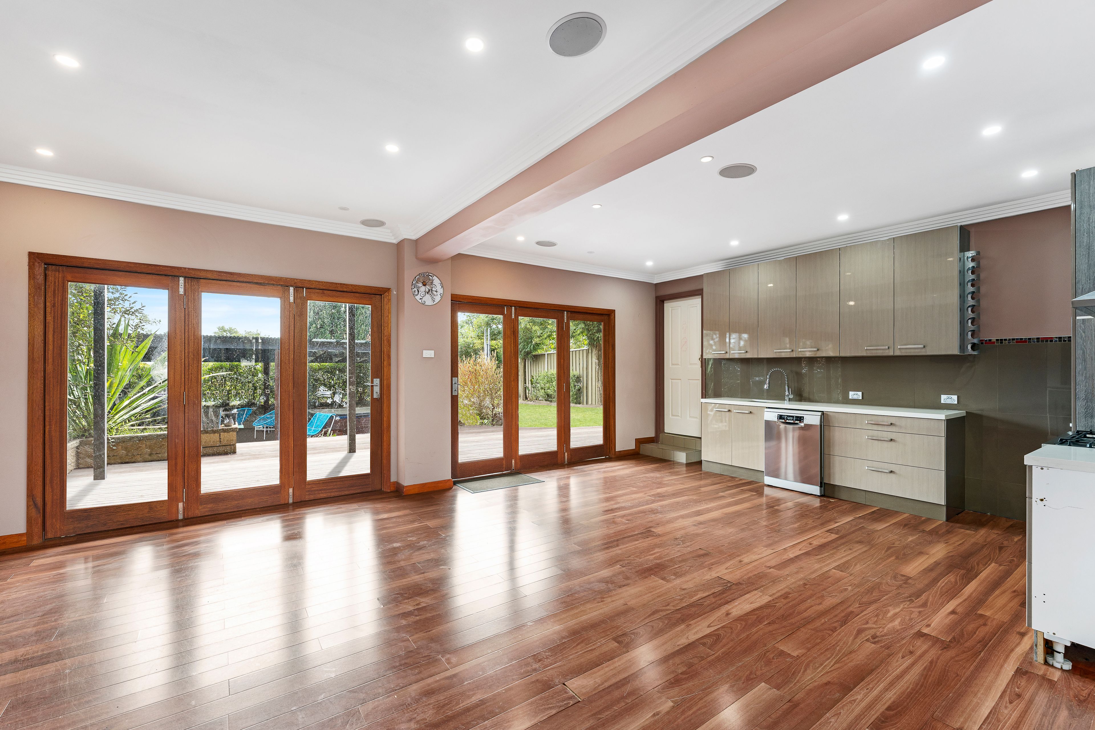 8 Olga Street — photo 3 of 7
