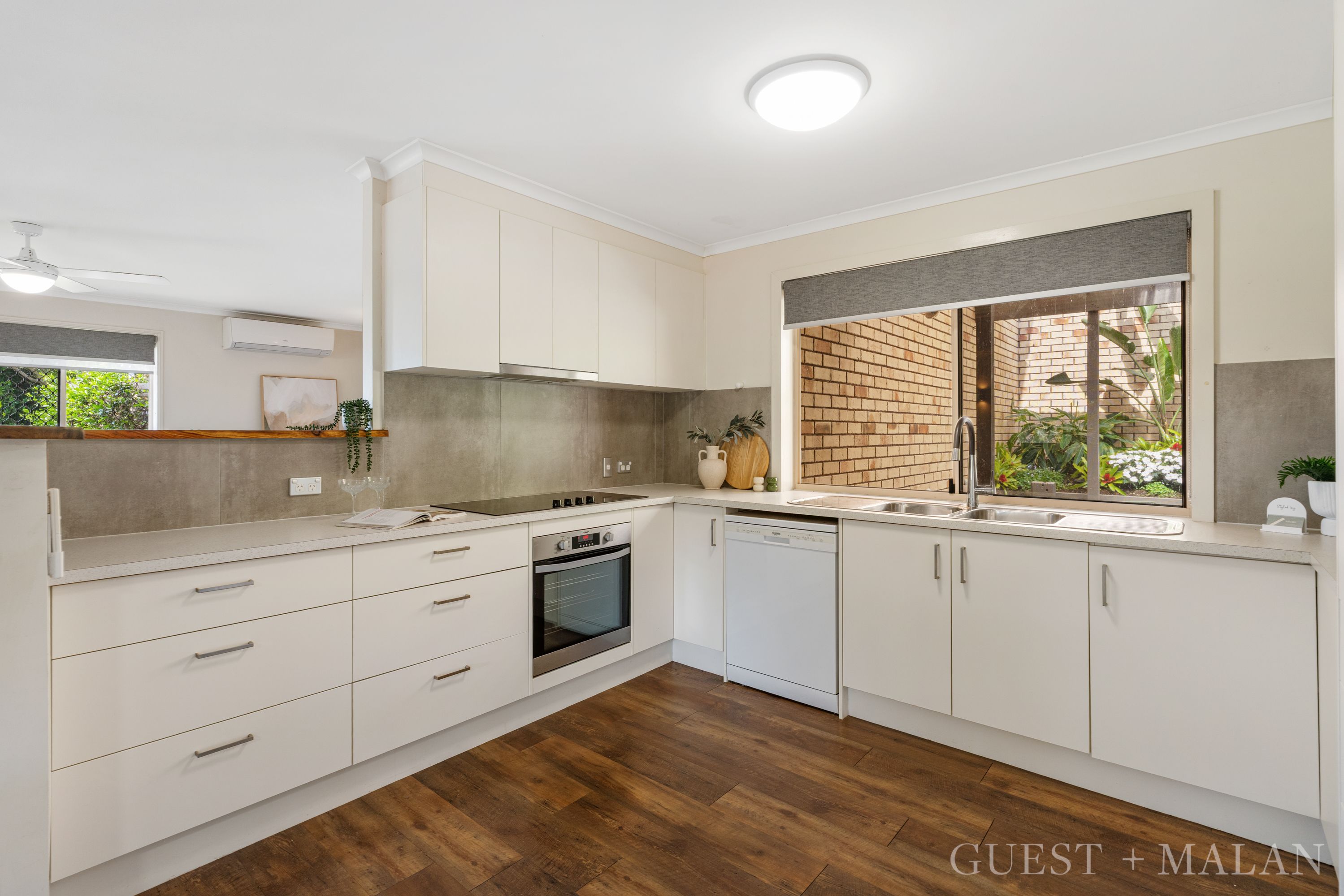 1/51 Mariners Crescent — photo 9 of 21