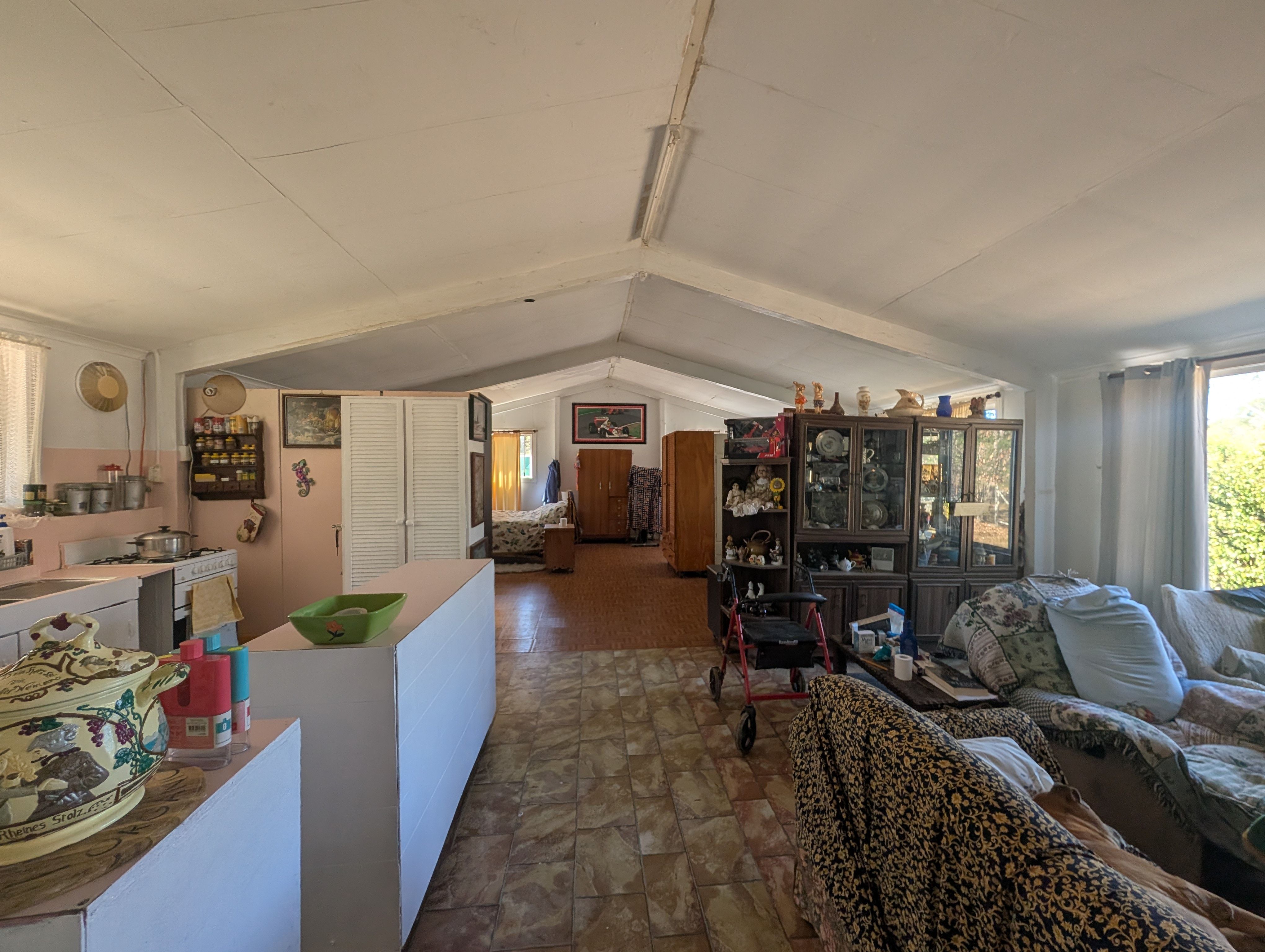 129 Vaughan Road — photo 5 of 17