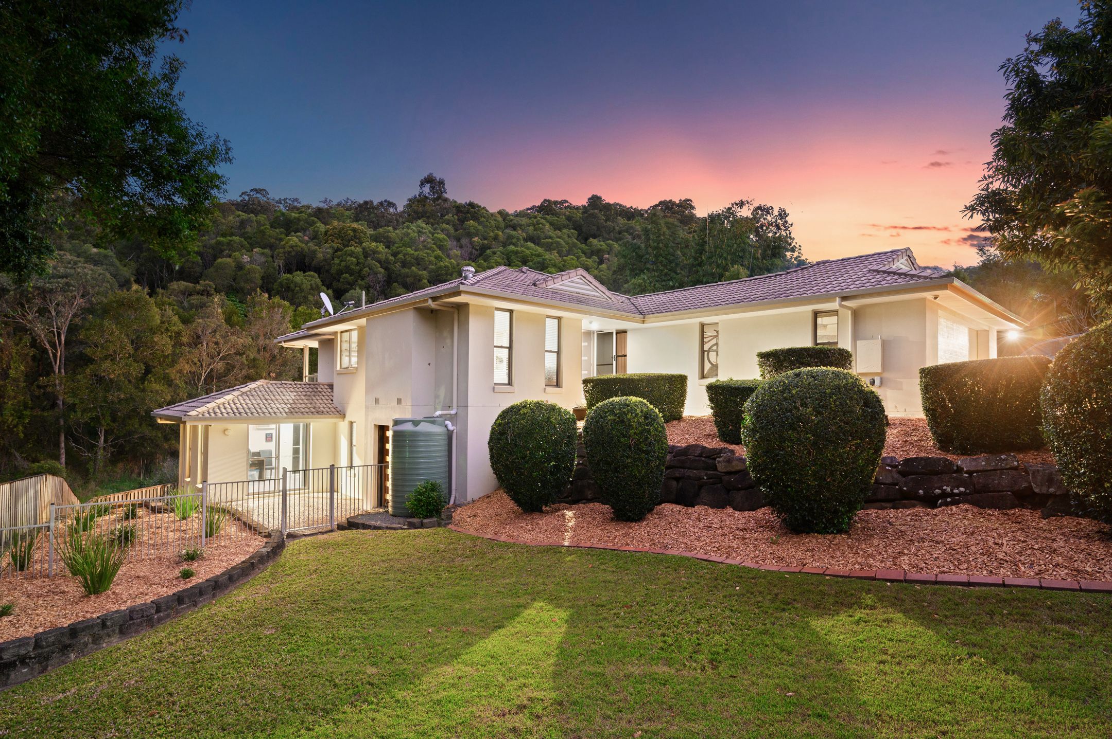8 Lambert Drive, Maudsland QLD 4210