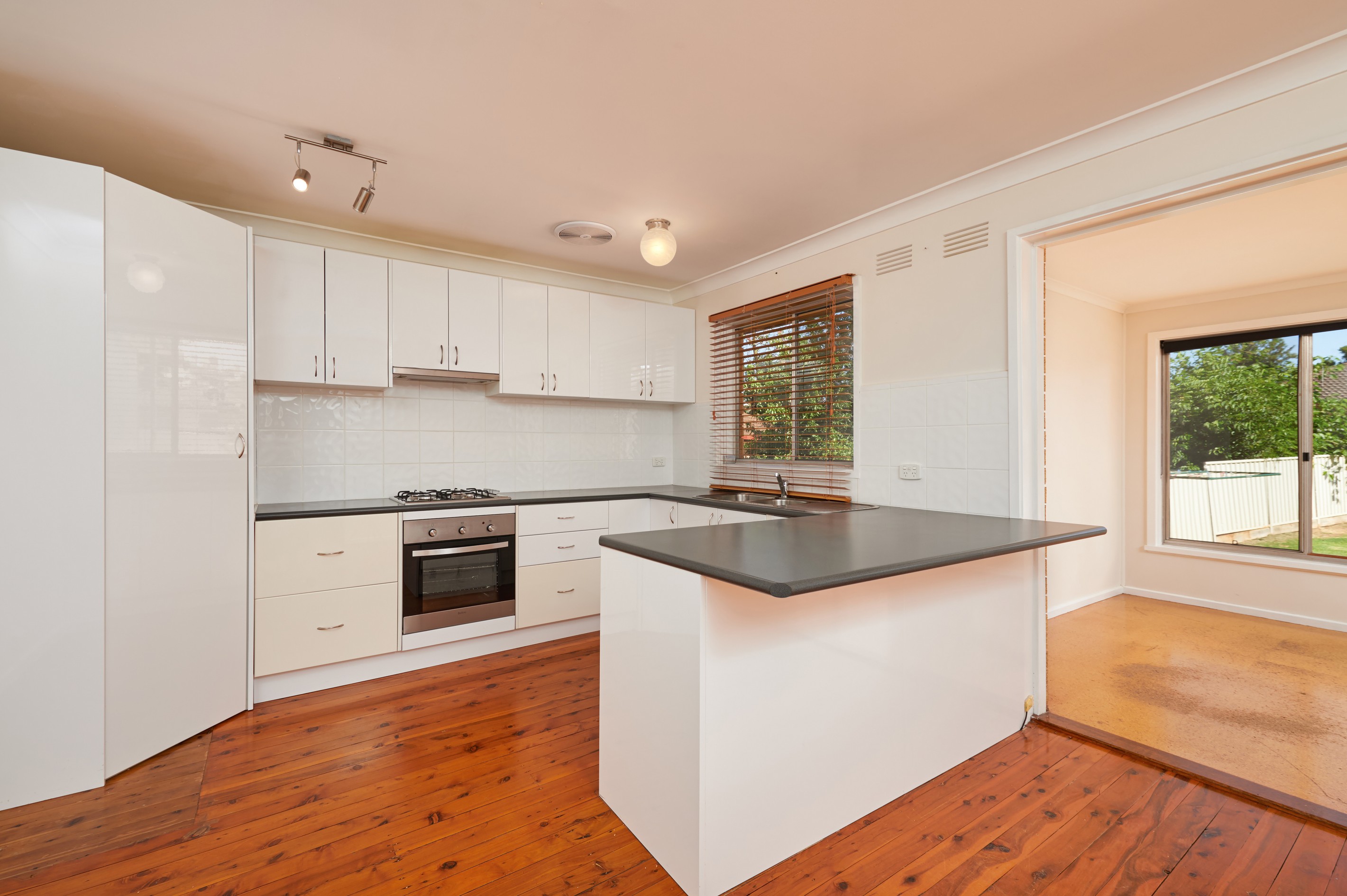 79 Leavenworth Drive, Mount Austin, NSW 2650
