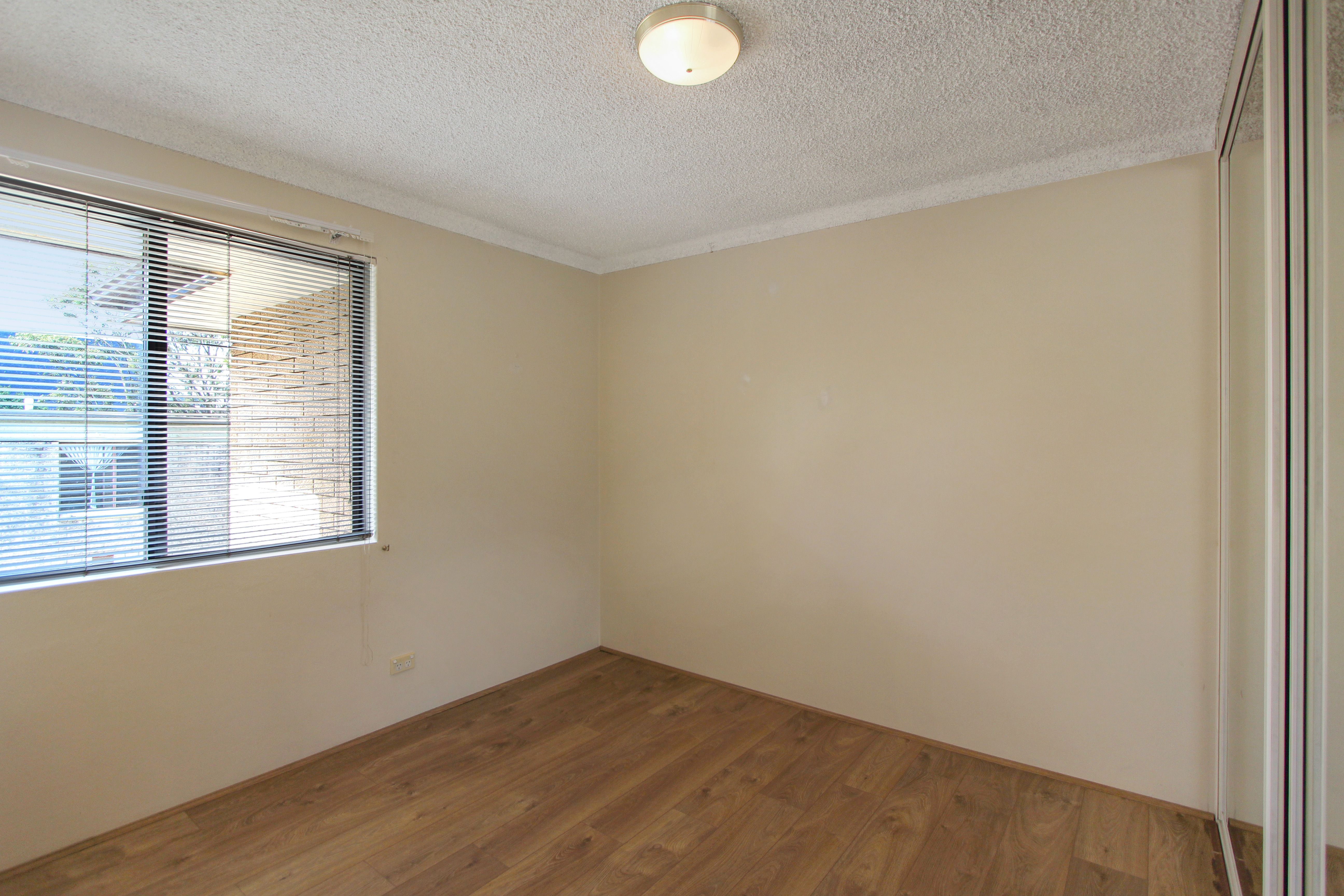 6/19 Cottonwood Crescent — photo 4 of 6