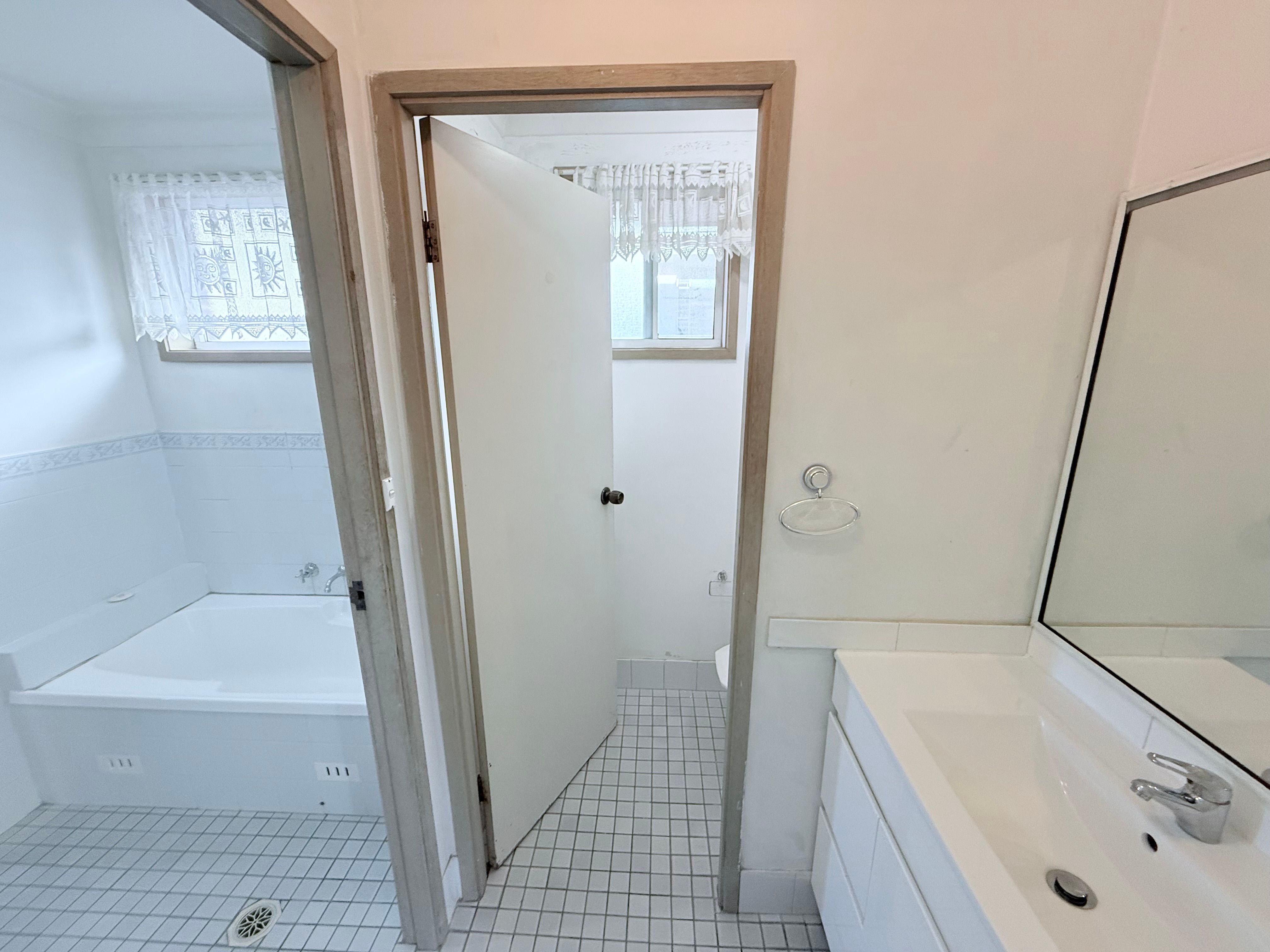 18 Werona Avenue, Claremont Meadows, NSW