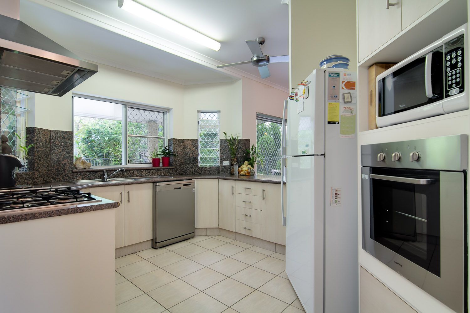 3 Castaways Close, Kewarra Beach, QLD 4879