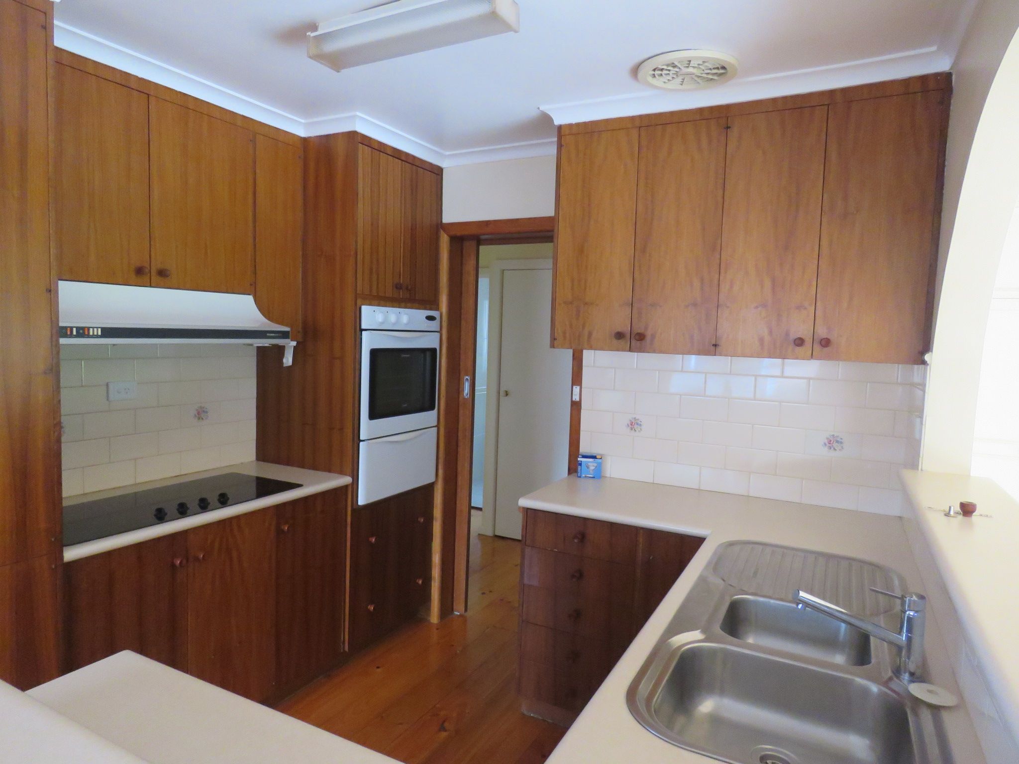 75 Hopetoun Road — photo 3 of 10