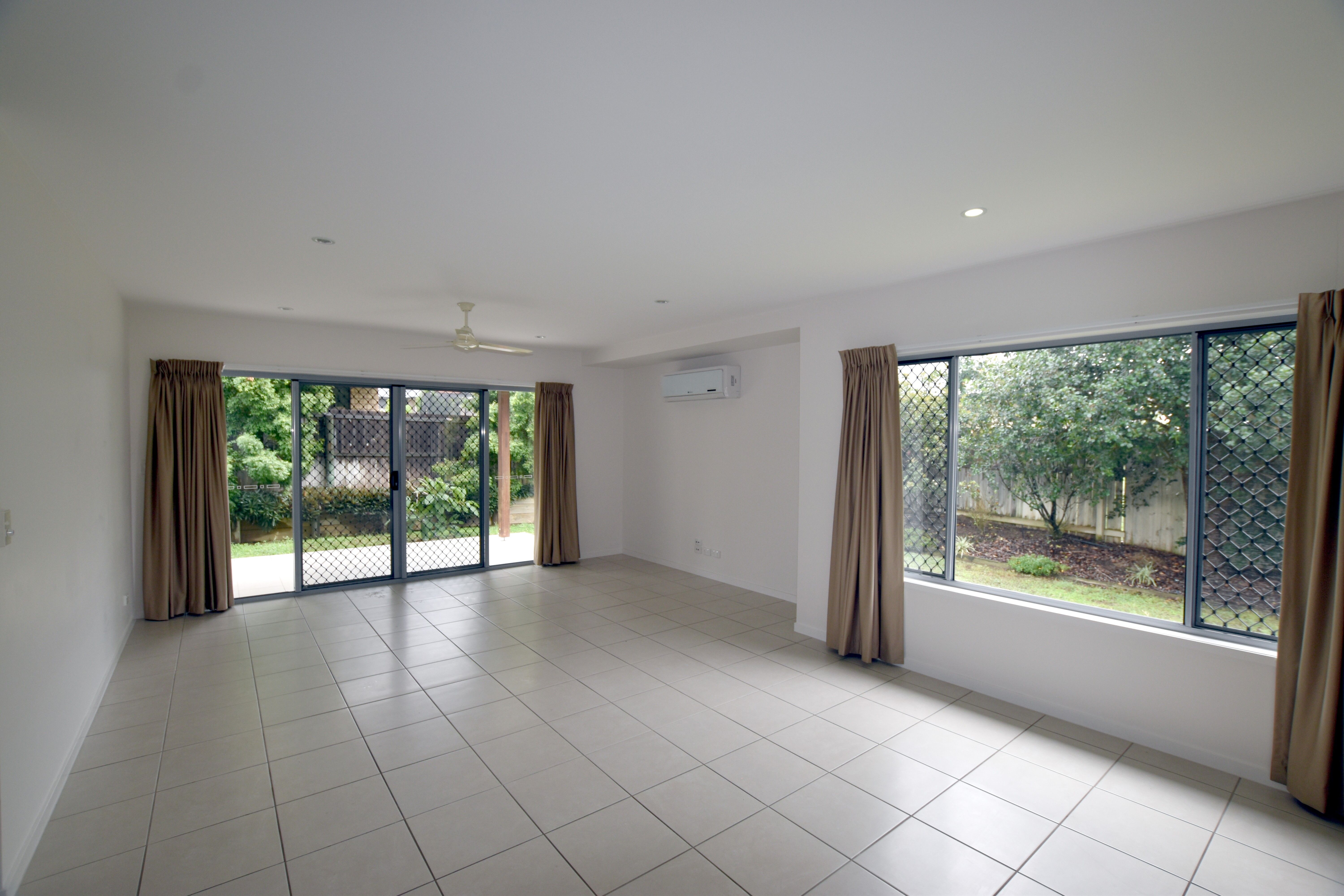 9 Iris Road, Kirkwood, QLD 4680