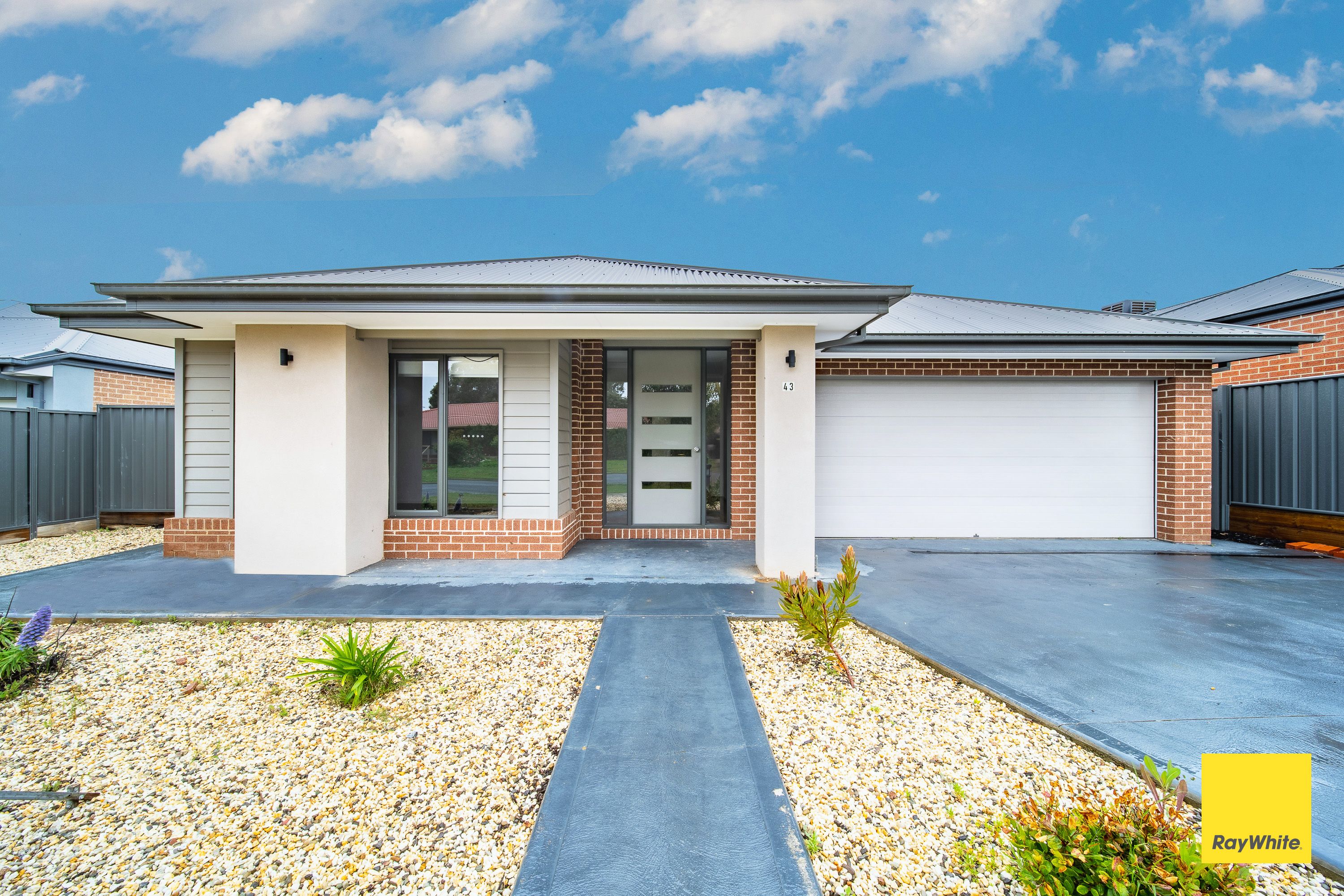 43 Mistletoe Street, Golden Square, VIC 3555