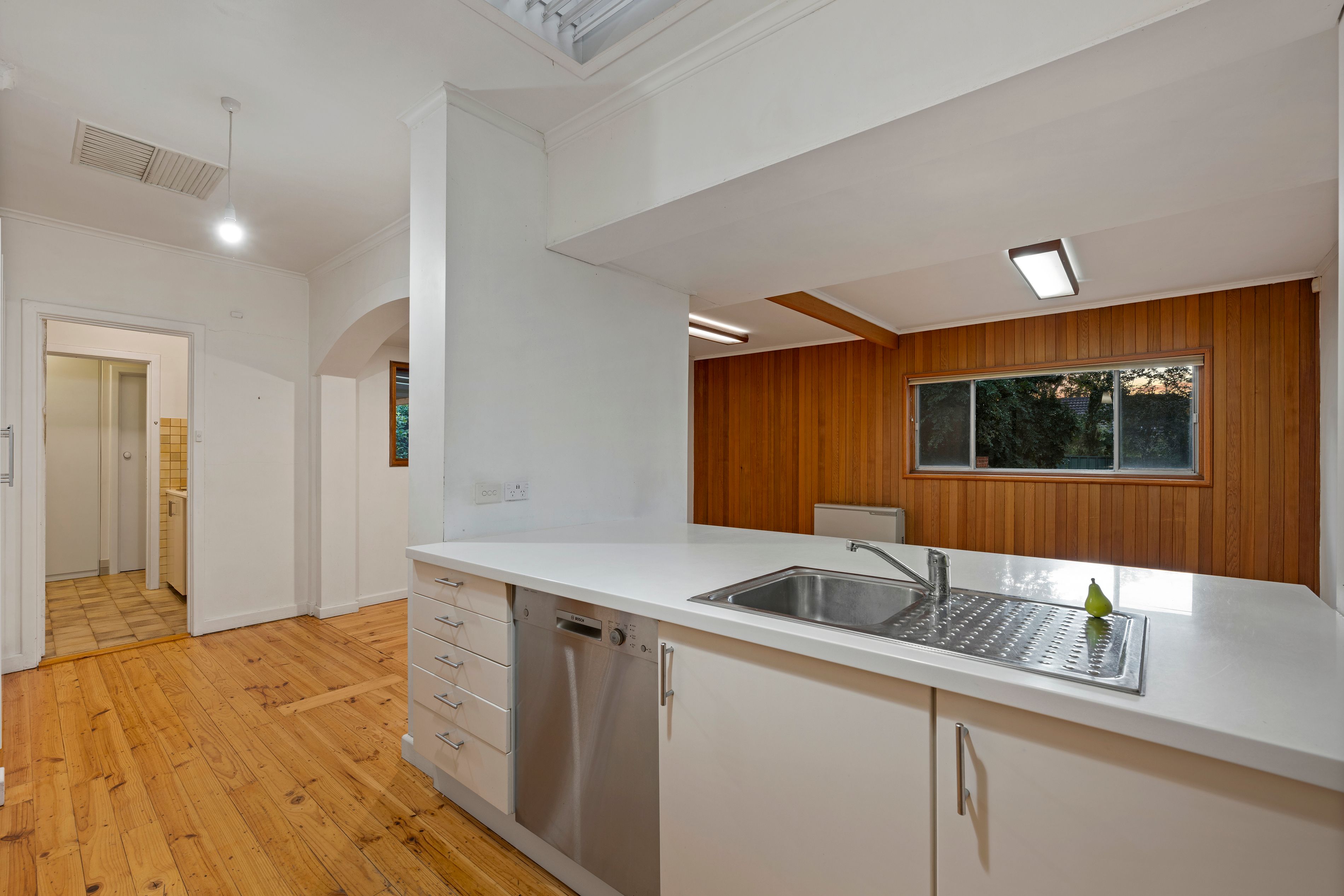 8 Hamish Grove — photo 15 of 27