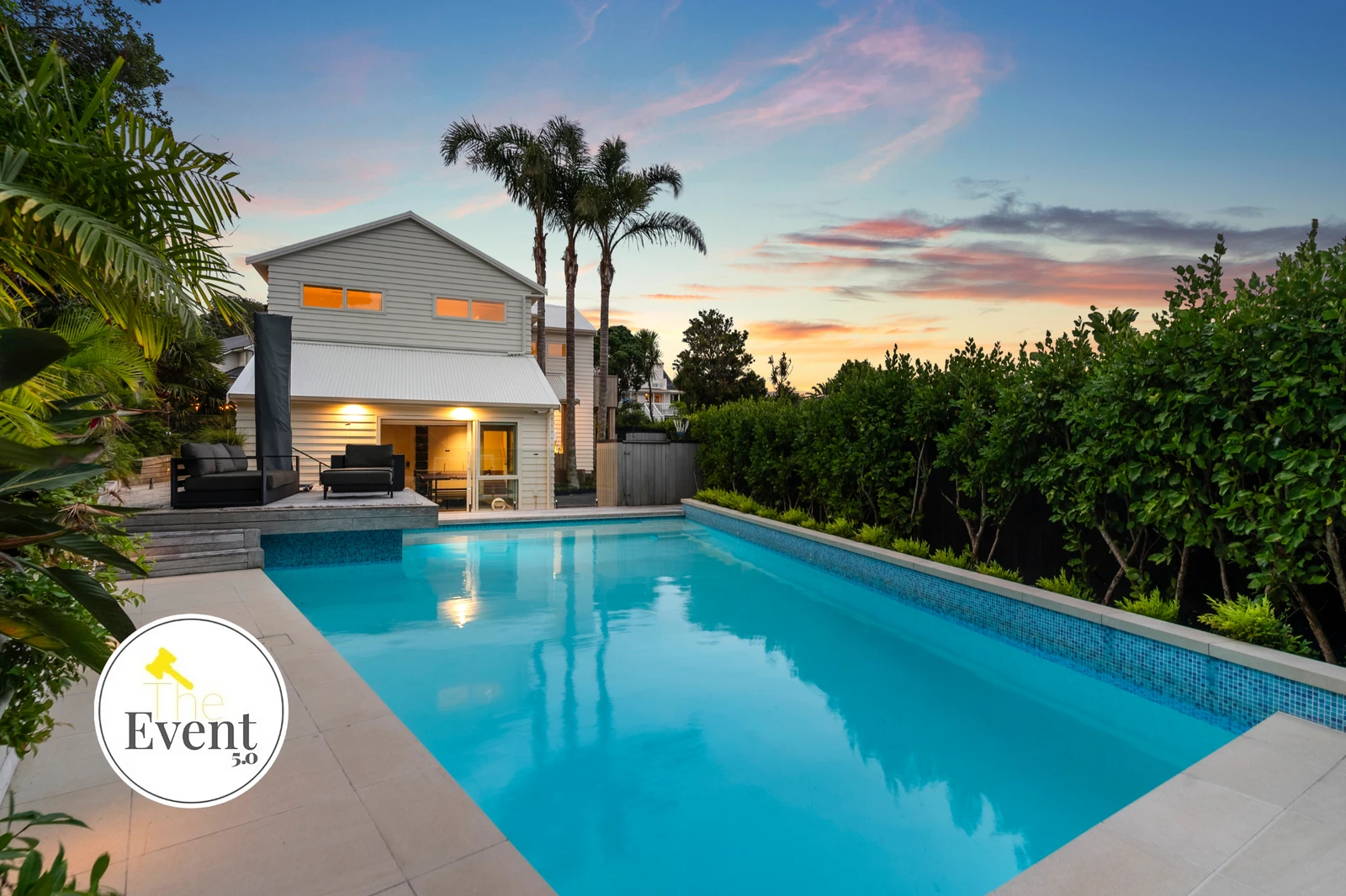 2/1 Gray Crescent, Torbay, North Shore City