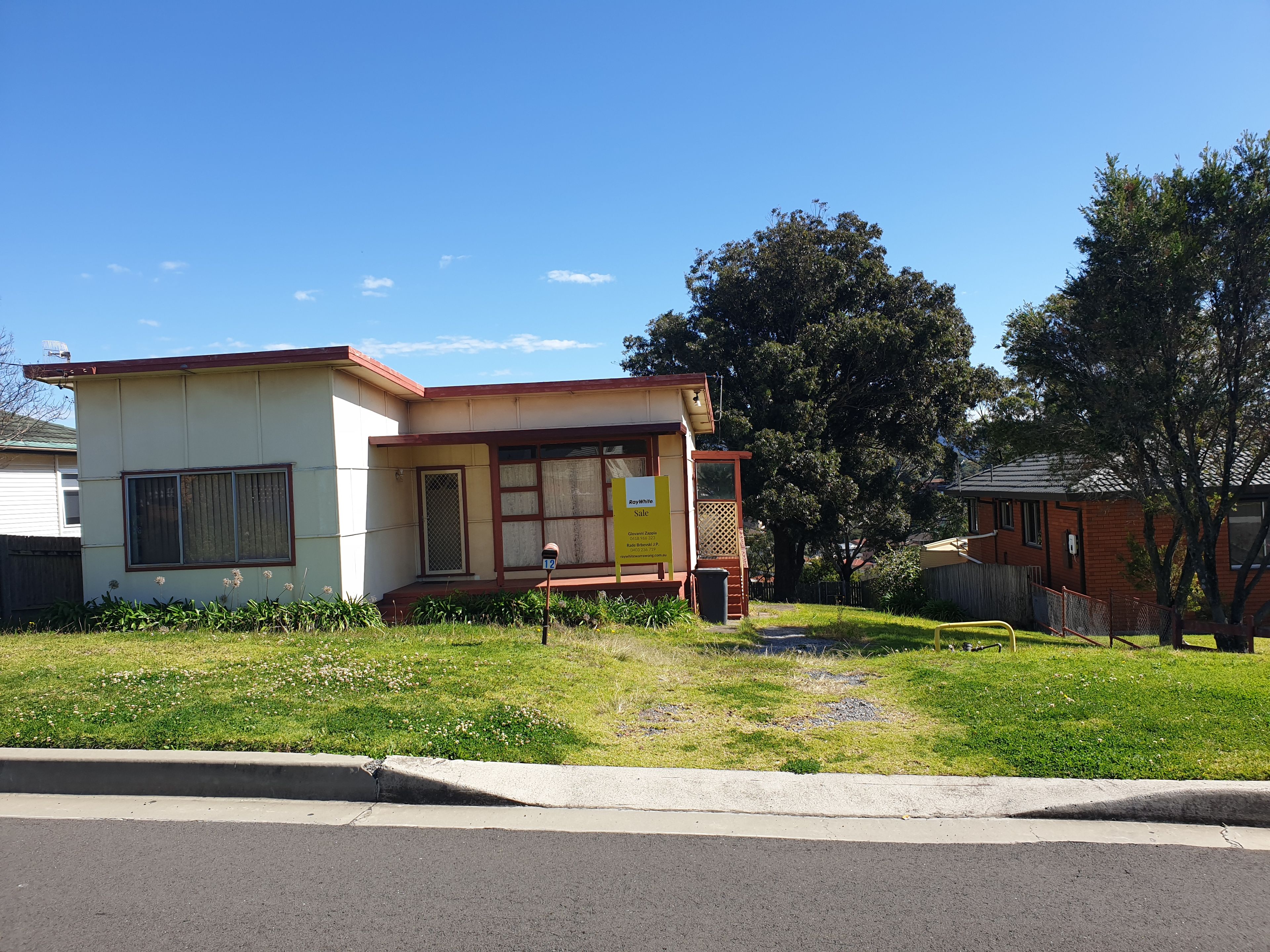 12 Noble Parade, Lake Heights NSW 2502