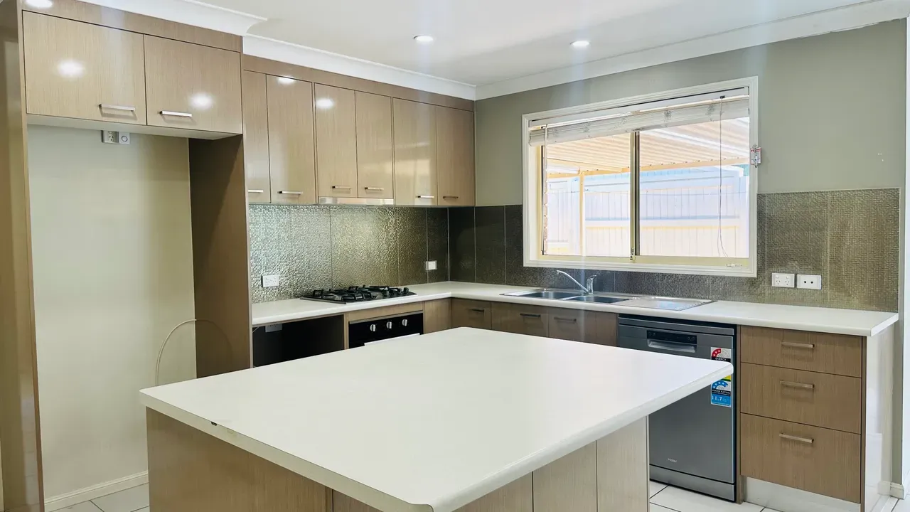 47 Gordonia Drive, Regents Park, QLD 4118