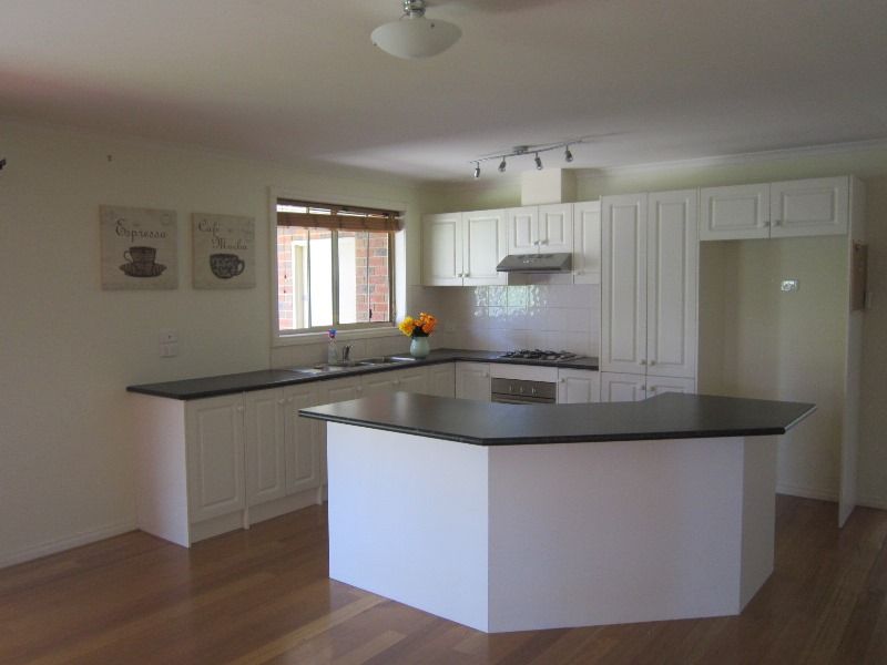 13 Red Oak Terrace, Lyndhurst, VIC 3975