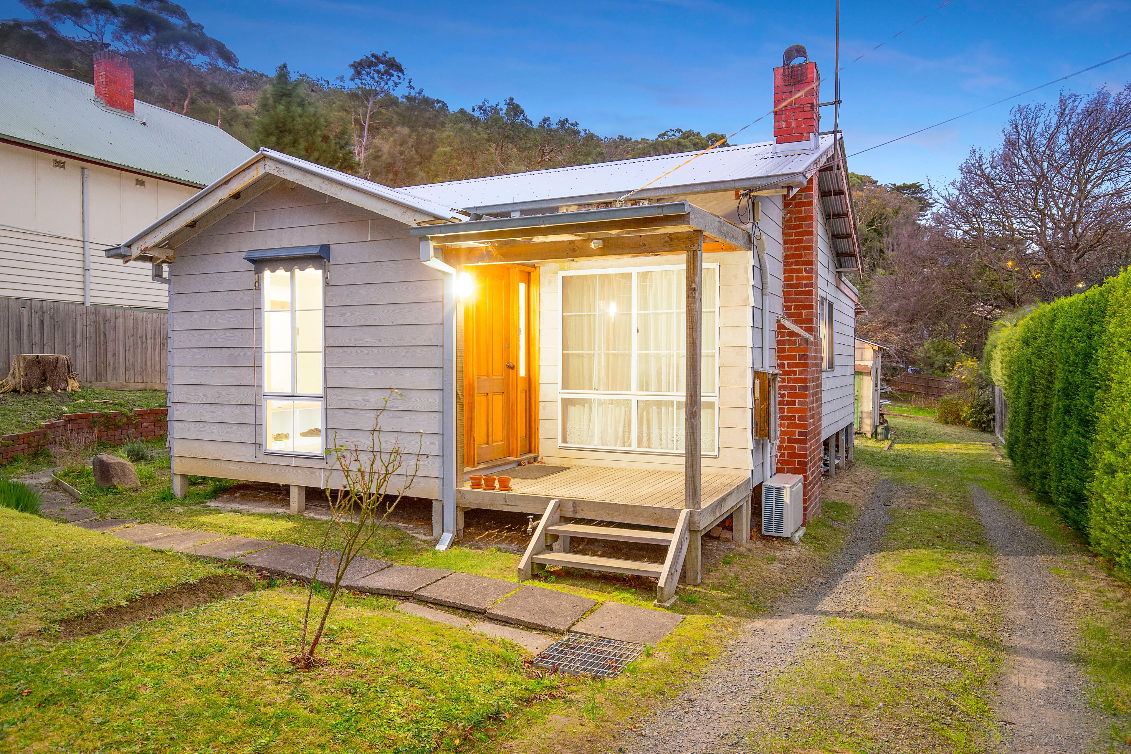 6 Hilltop Road, Upper Ferntree Gully VIC 3156