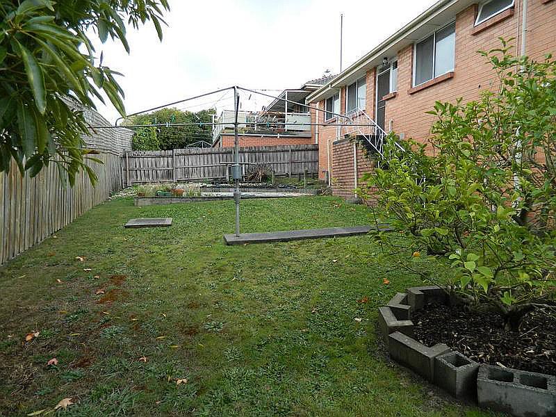 17 Douglas Avenue — photo 5 of 6
