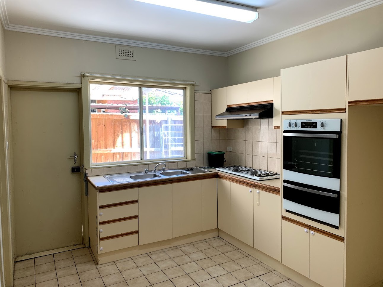1/14 Churchill Avenue, Chadstone, VIC 3148