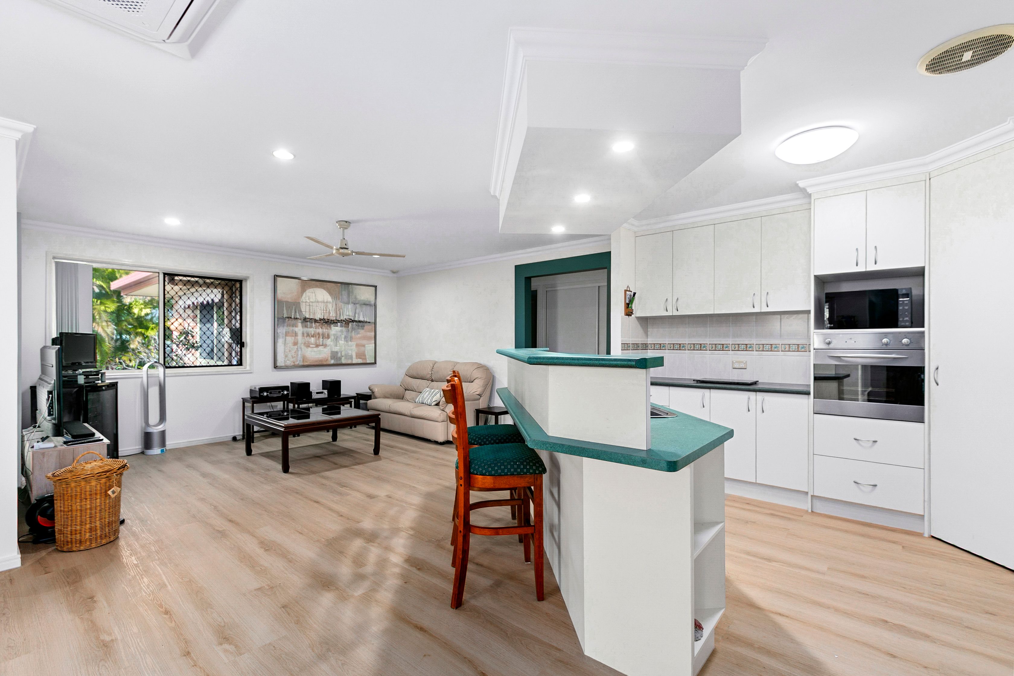 12 Montrose Close — photo 5 of 28