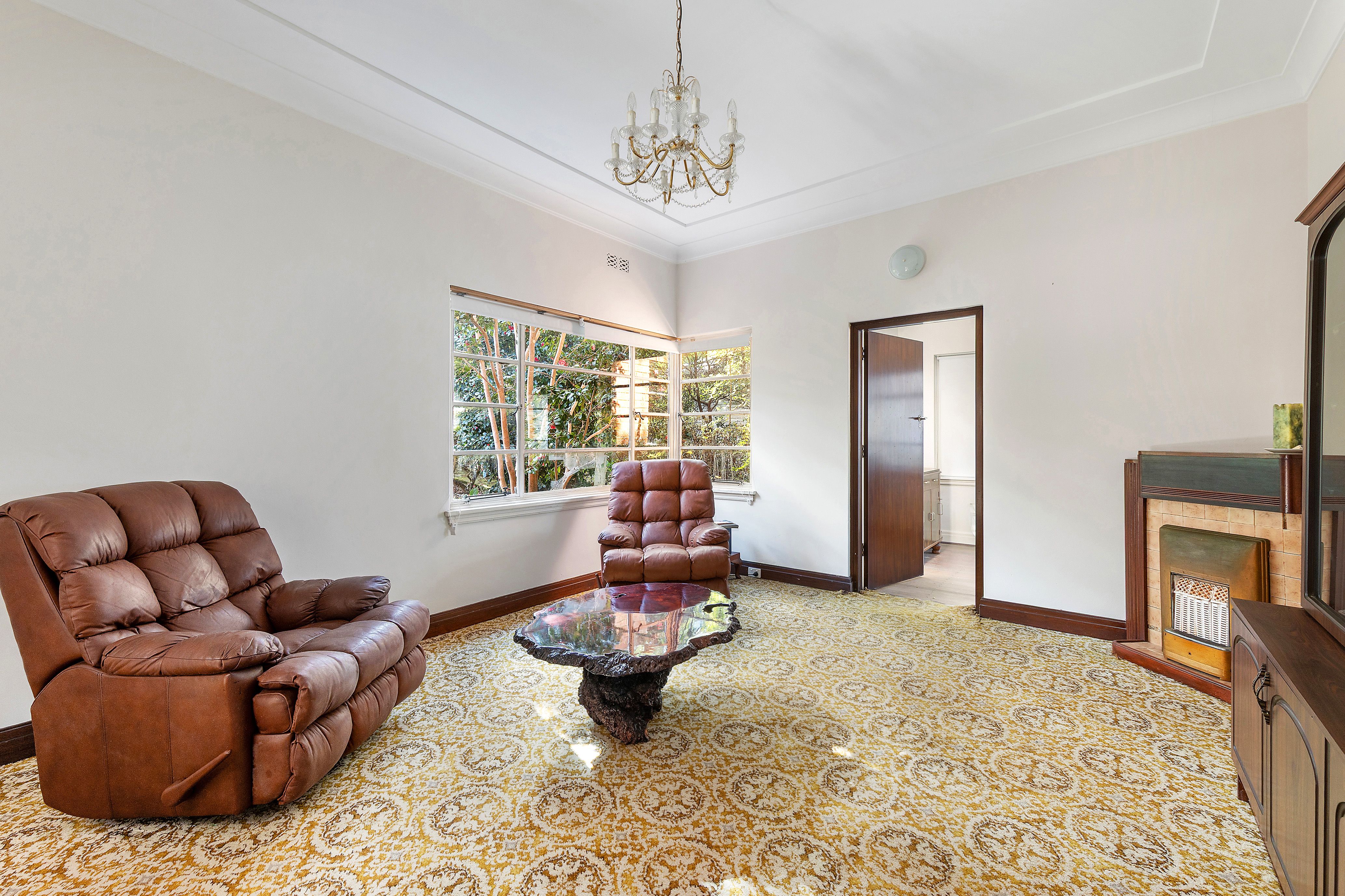 16 Bushlands Avenue — photo 4 of 9