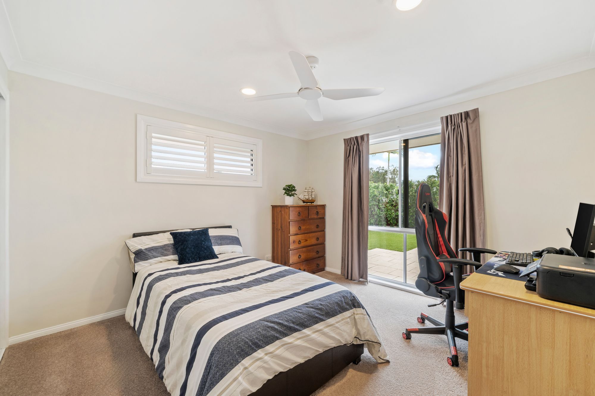 2 Hastings Crescent — photo 17 of 25