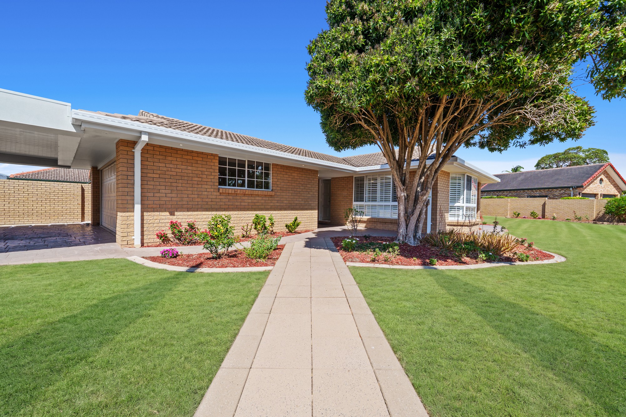 4 Bimini Court, Clear Island Waters, QLD 4226