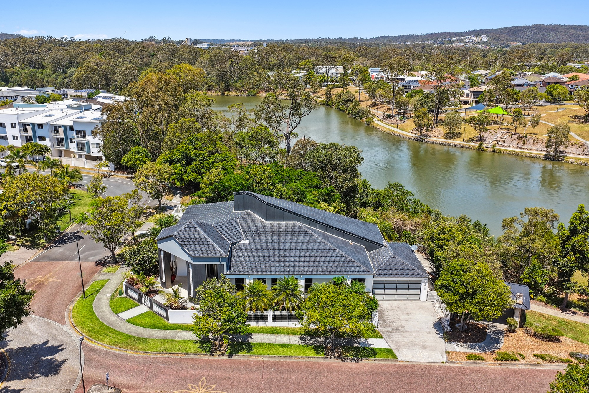 27 Azzurra Drive, Varsity Lakes, QLD 4227