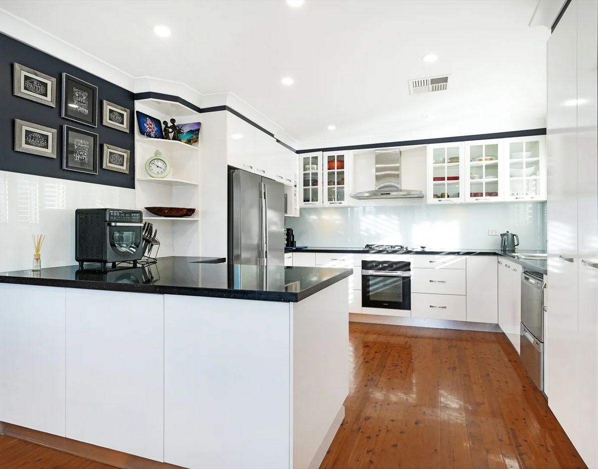 17 Barton Street, Oak Flats, NSW 2529