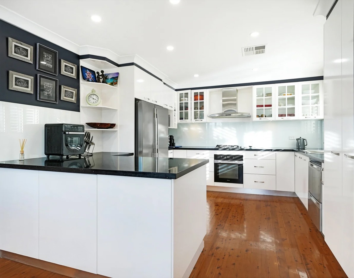 17 Barton Street, Oak Flats, NSW 2529