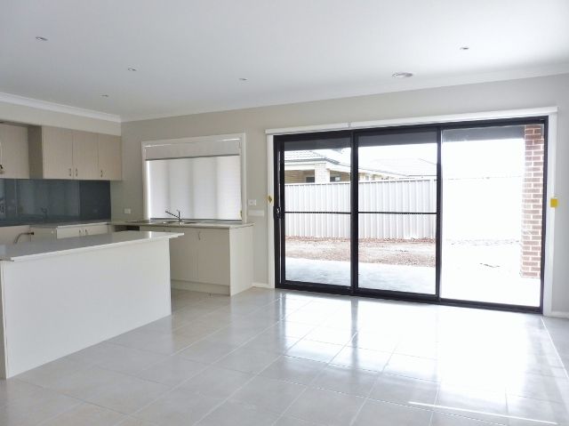 25 Renam Street, Pakenham, VIC 3810