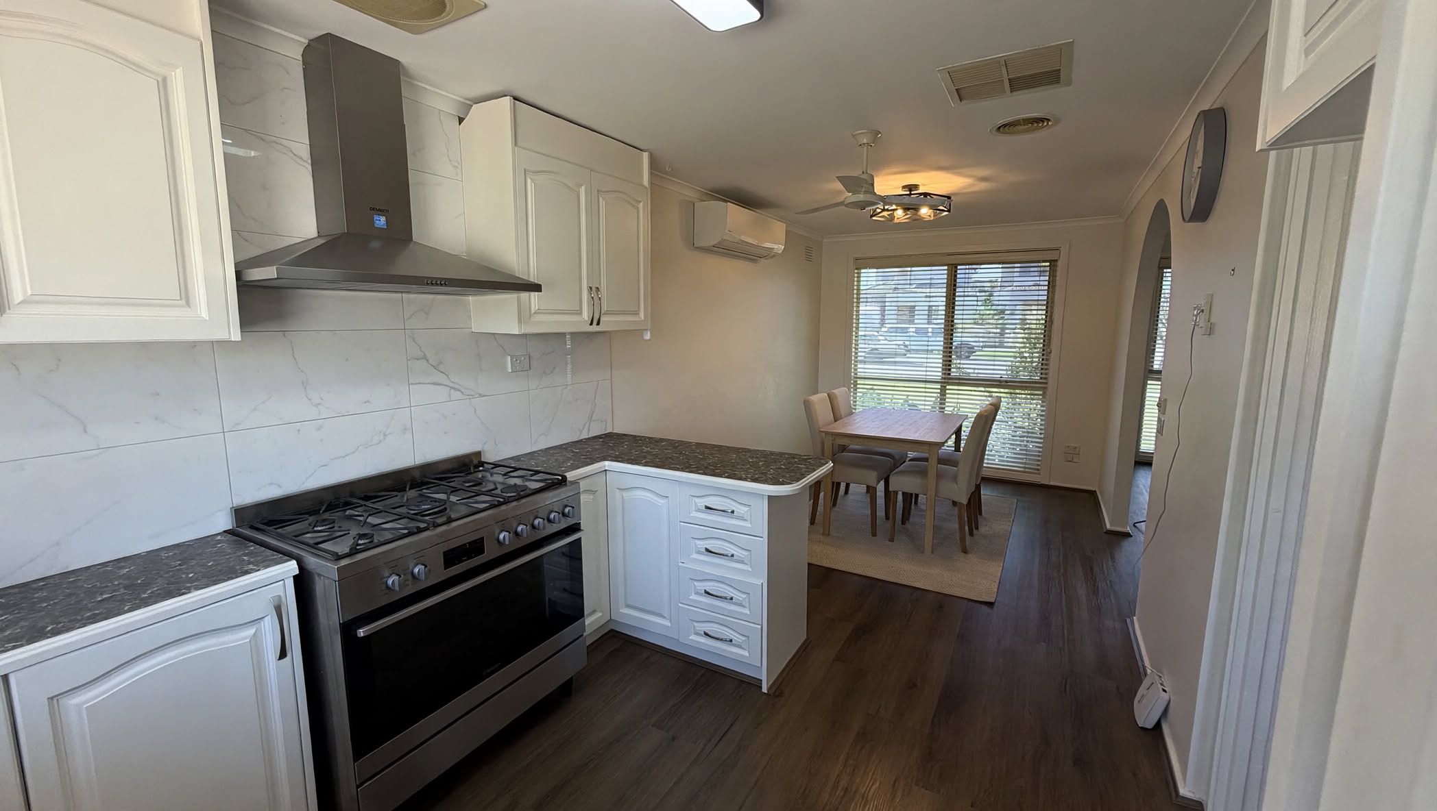 191 Victoria Drive — photo 4 of 12