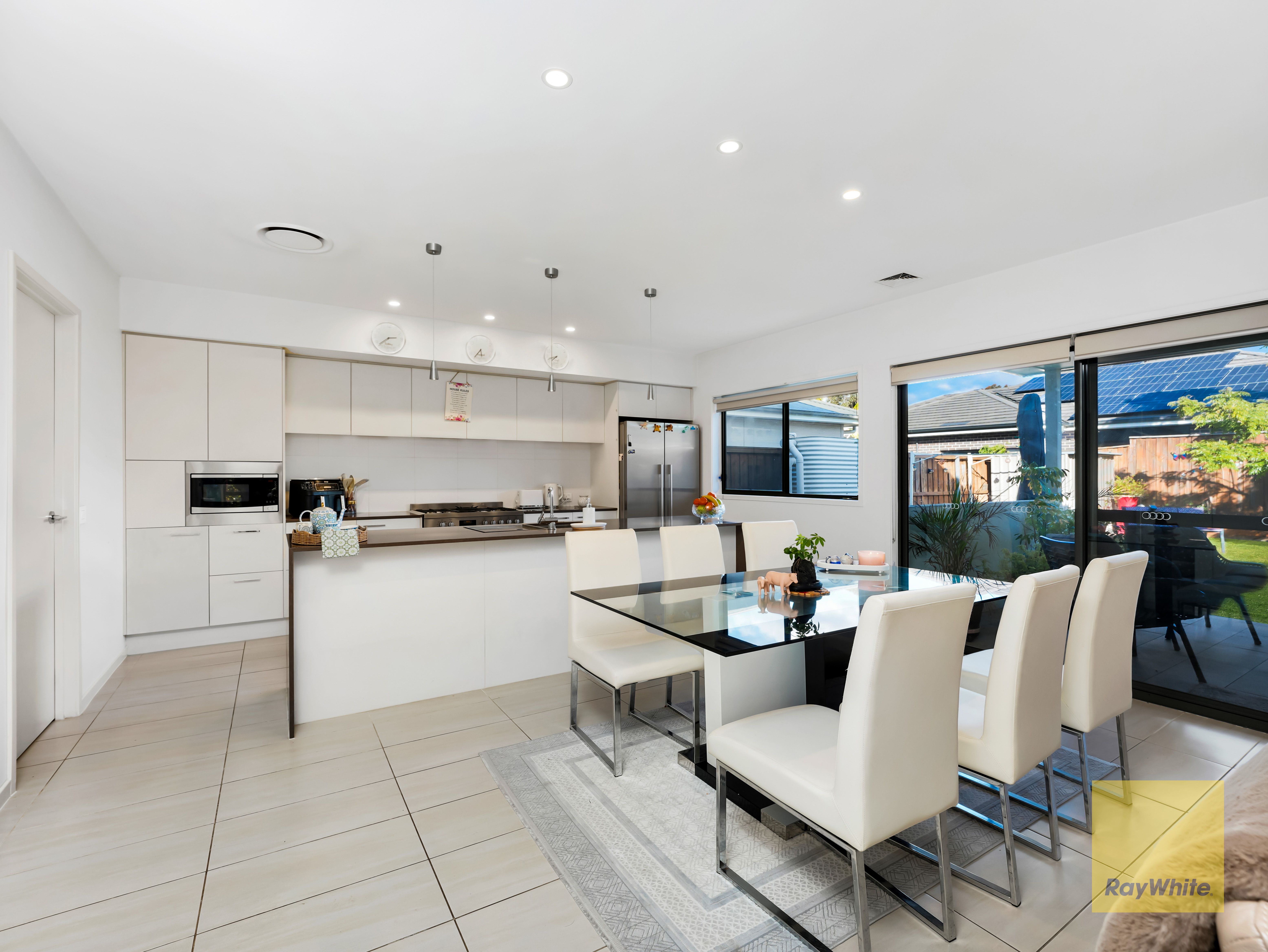 18 Gledswood Hill Drive — photo 4 of 17