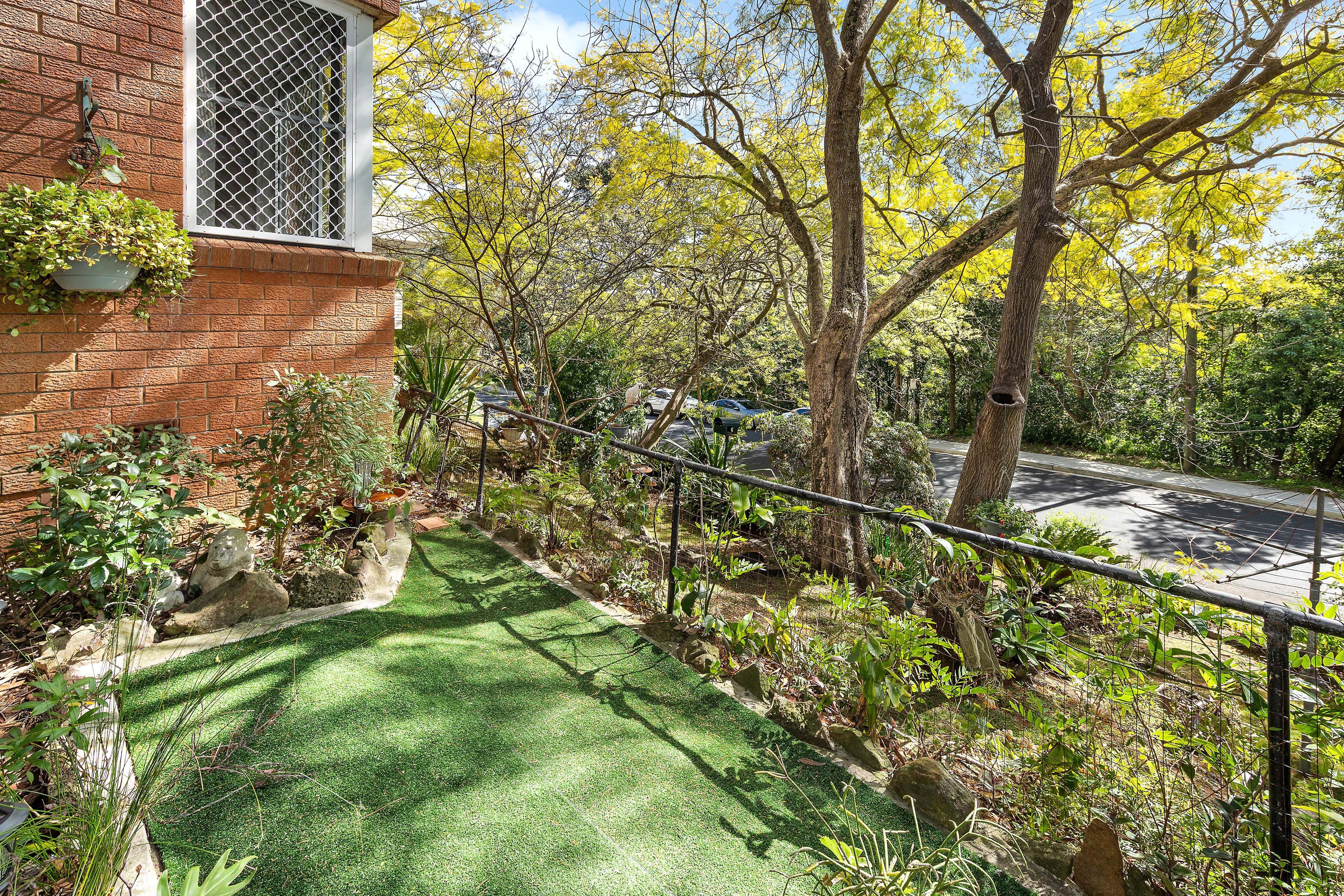 1/16A Dural Street — photo 4 of 8