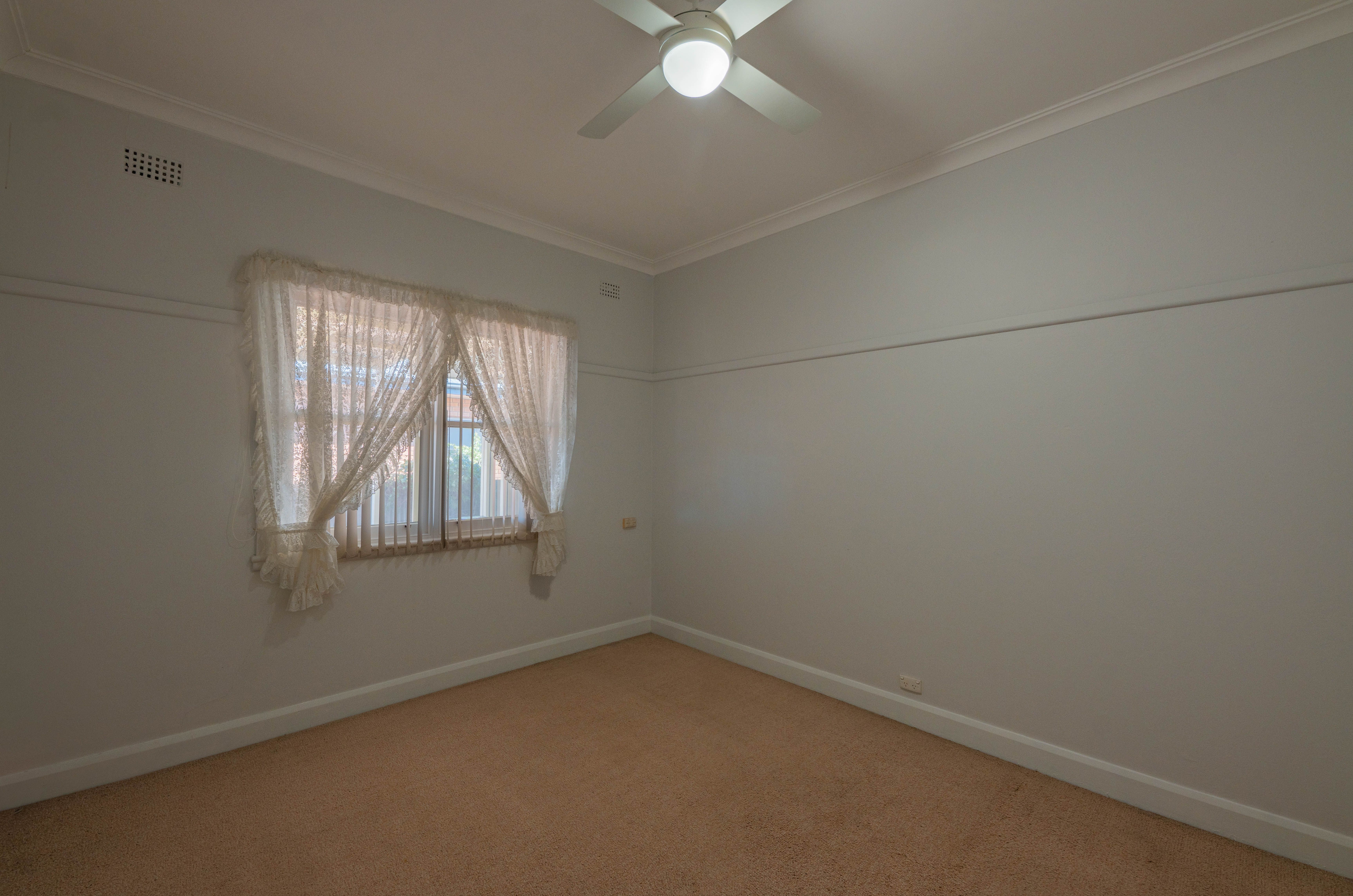 40 Kurrajong Street — photo 12 of 25