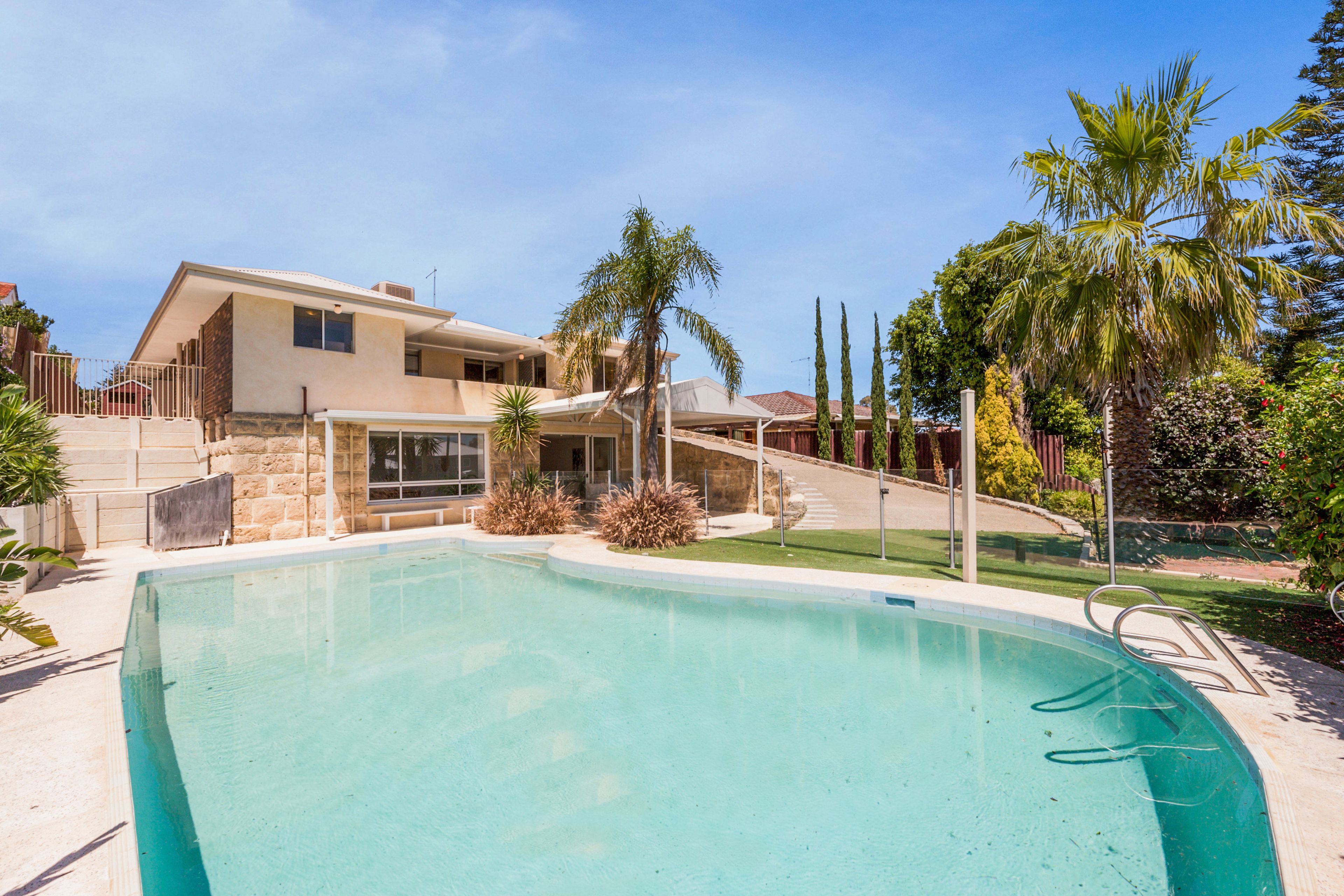 138 Bridgewater Drive, Kallaroo, WA 6025