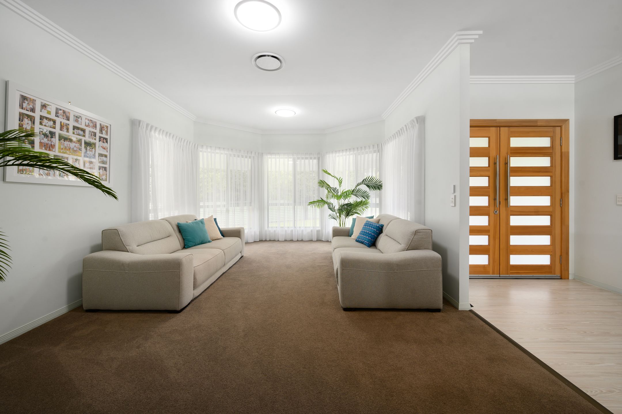 1/33 Rivertree Avenue — photo 3 of 29