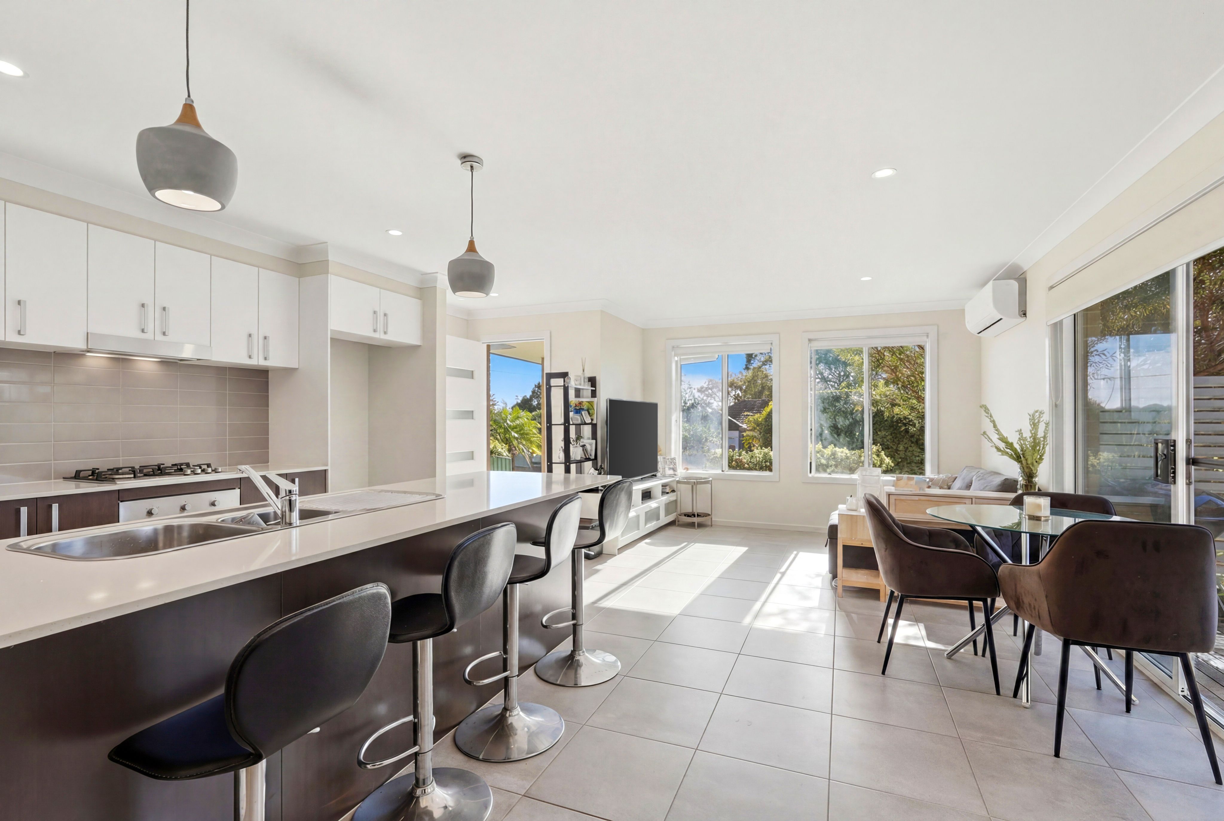 1/5 Ashton Avenue — photo 3 of 12