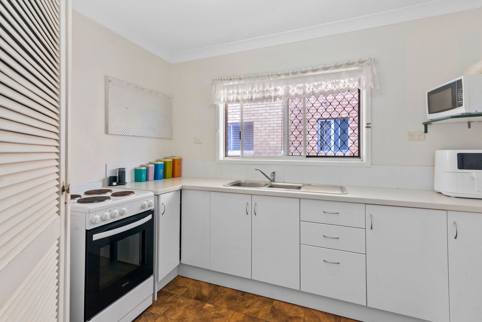 484 & 486 Coolangatta Road — photo 9 of 22