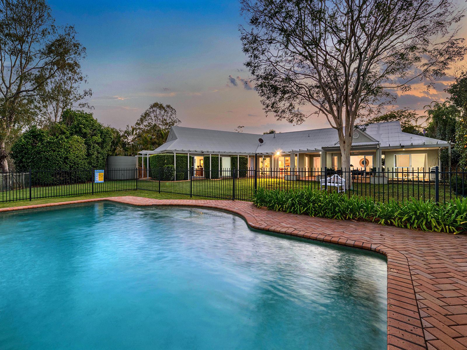 6 Chadston Close, Kenmore Hills, QLD 4069