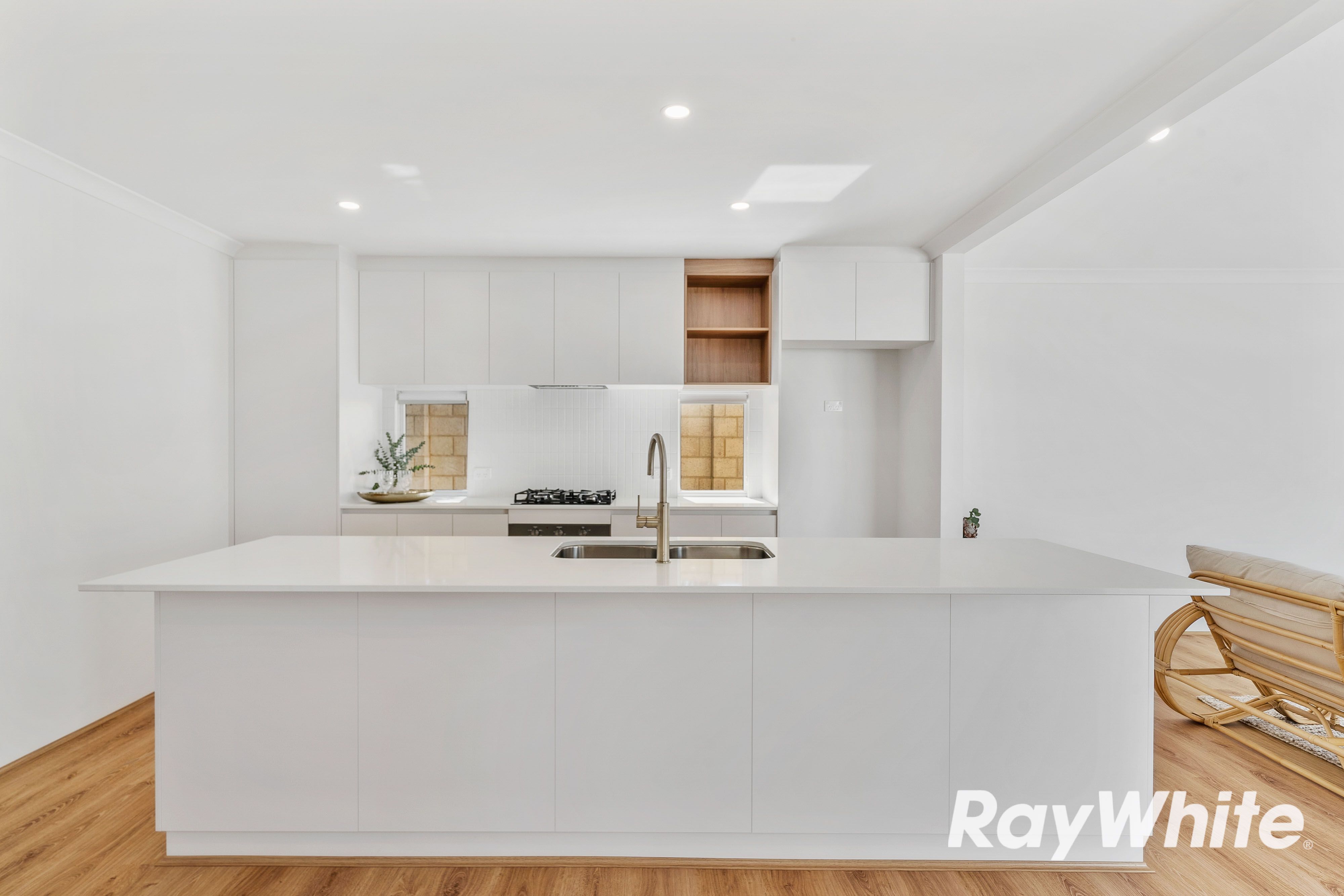 10/101 Oakleigh Drive — photo 7 of 20