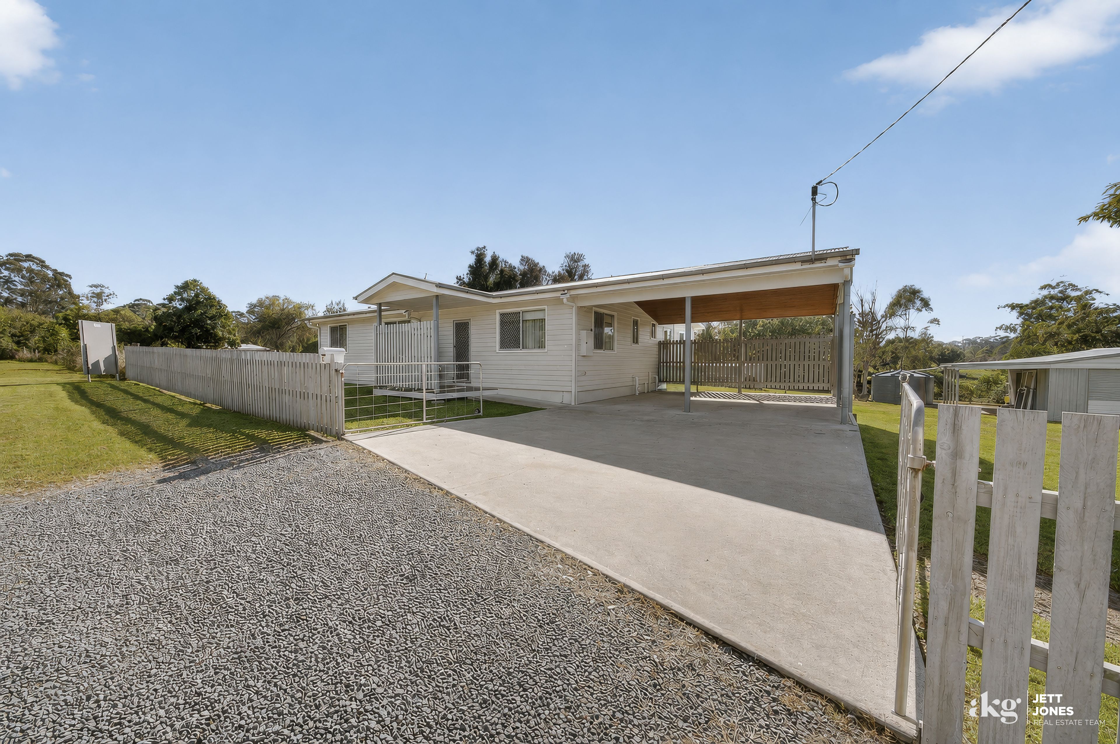 20-28 Riverina Court — photo 3 of 30