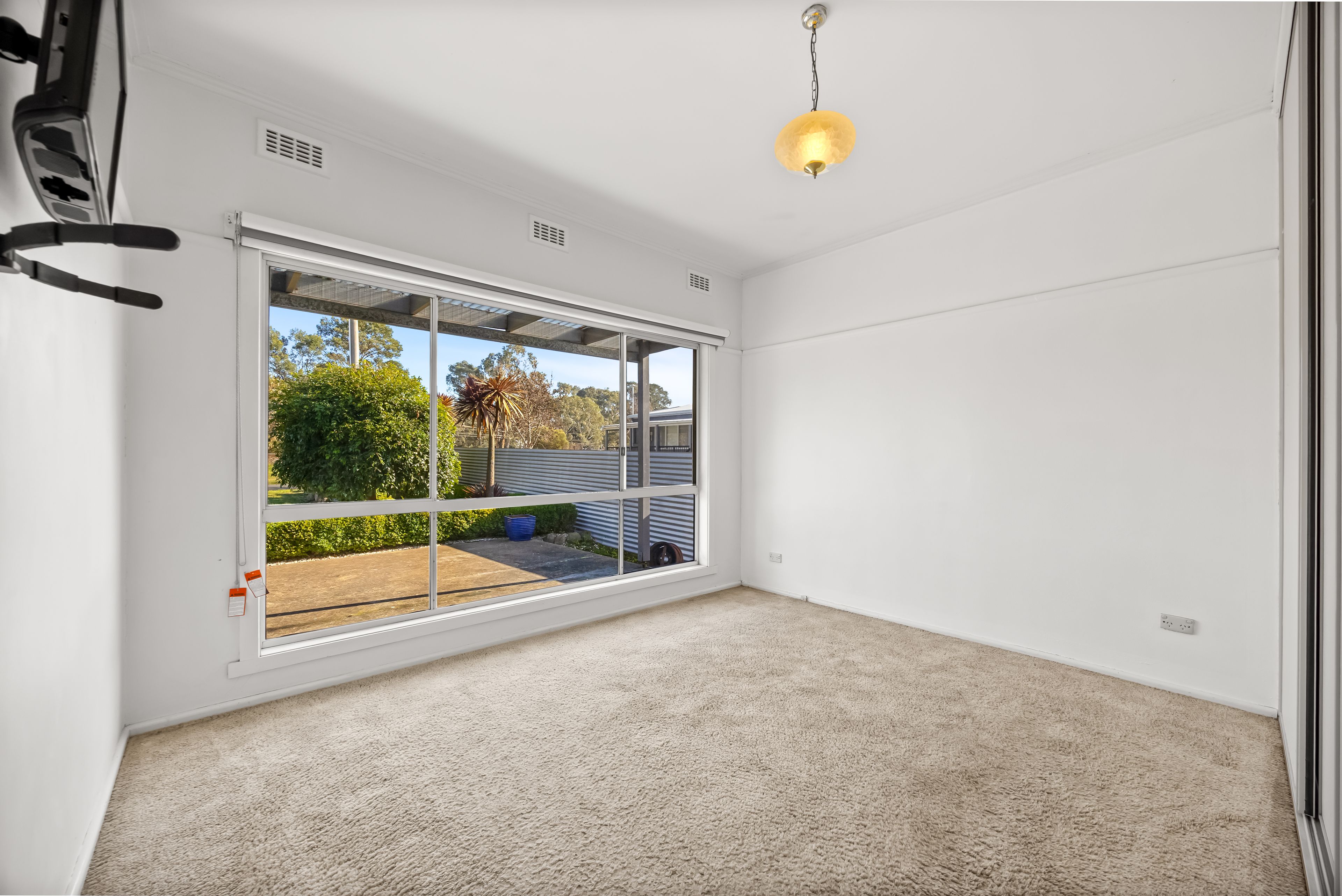 18 Acacia Avenue — photo 11 of 23