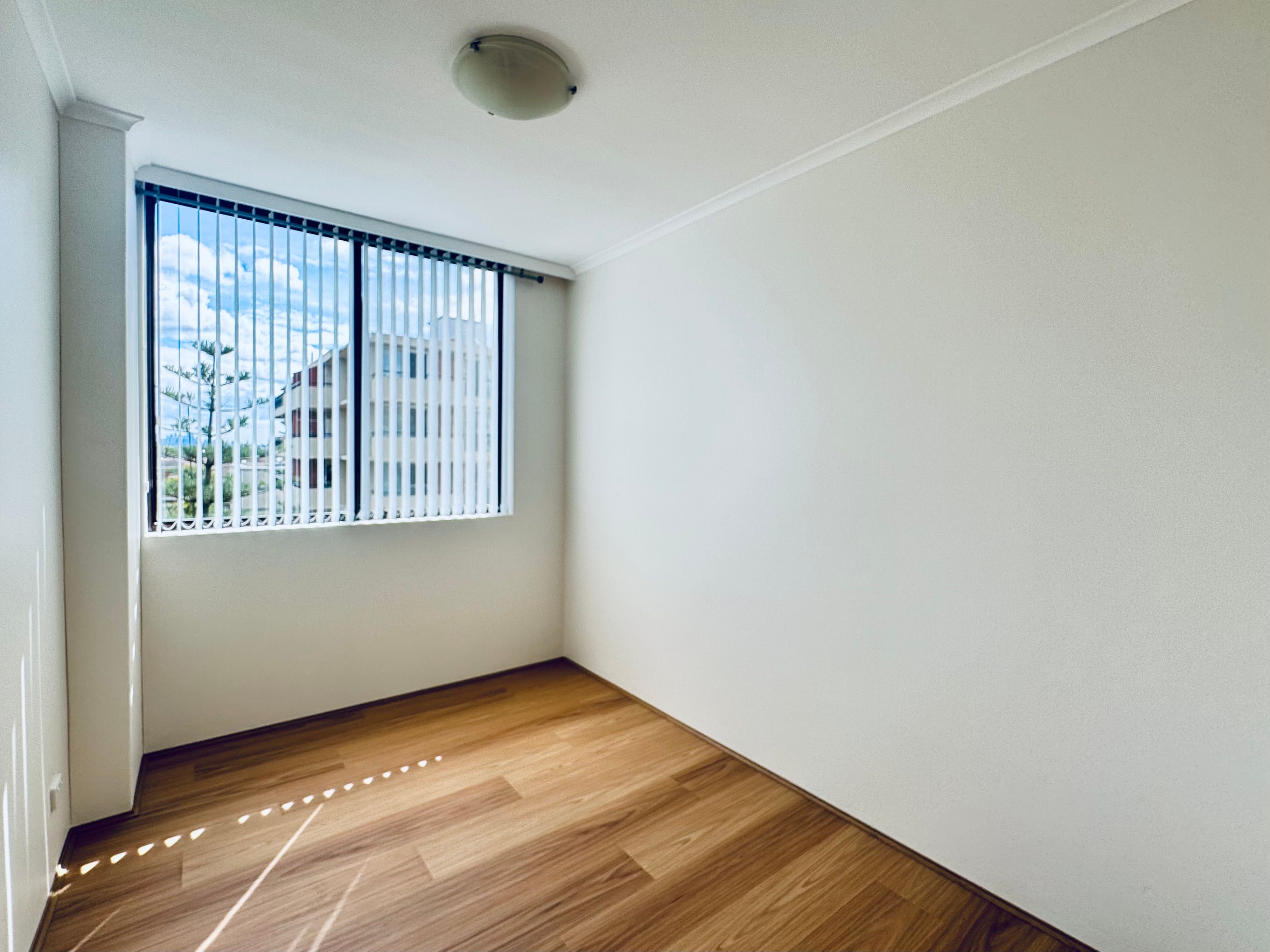 29/3-11 PRINCESS Street — photo 4 of 11