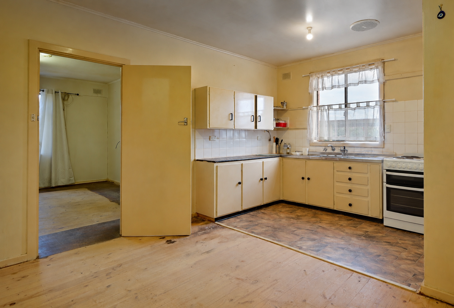 11 Litchfield Street — photo 4 of 11