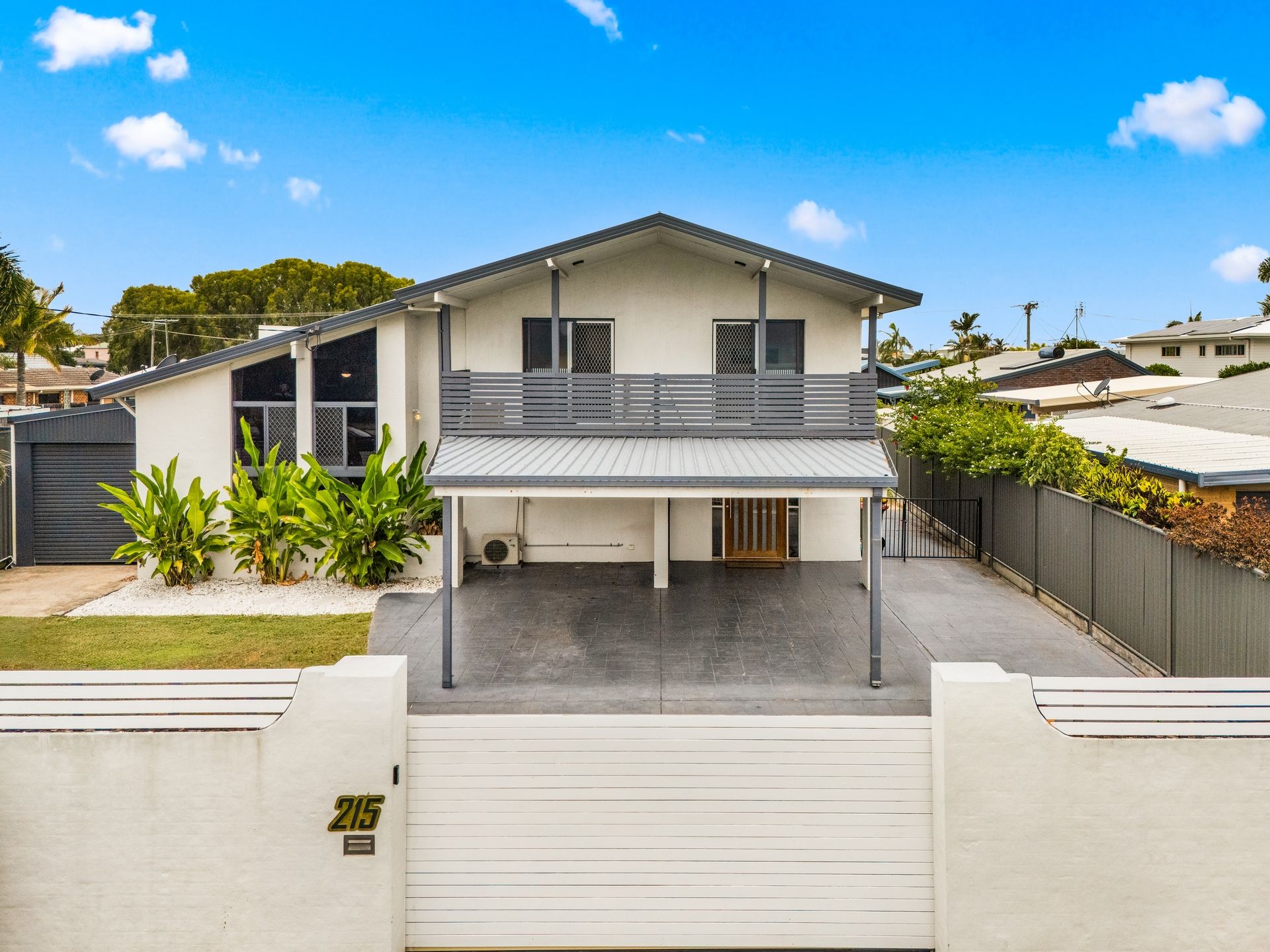 215 Nicklin Way, Warana, QLD 4575