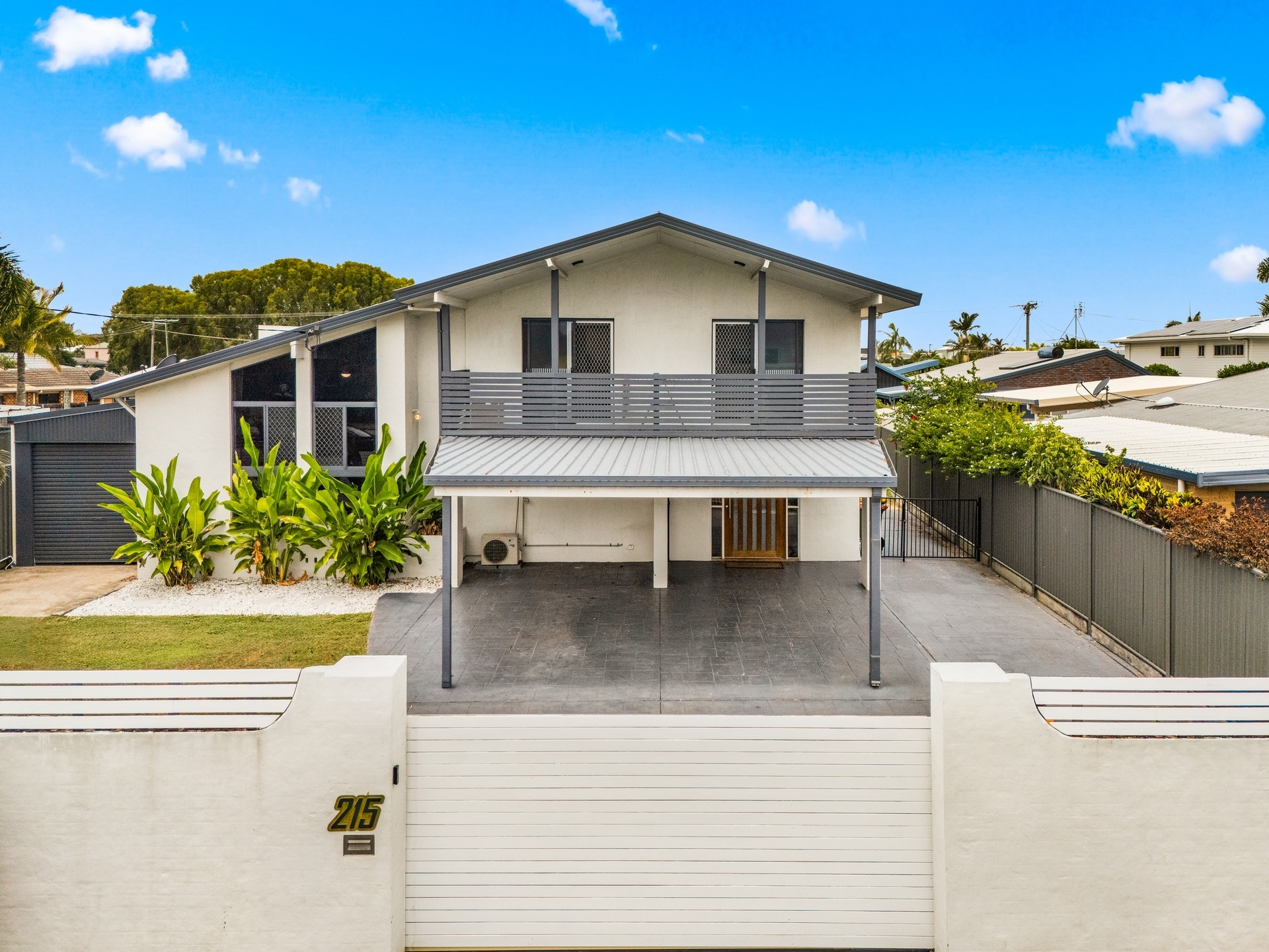 215 Nicklin Way, Warana, QLD 4575